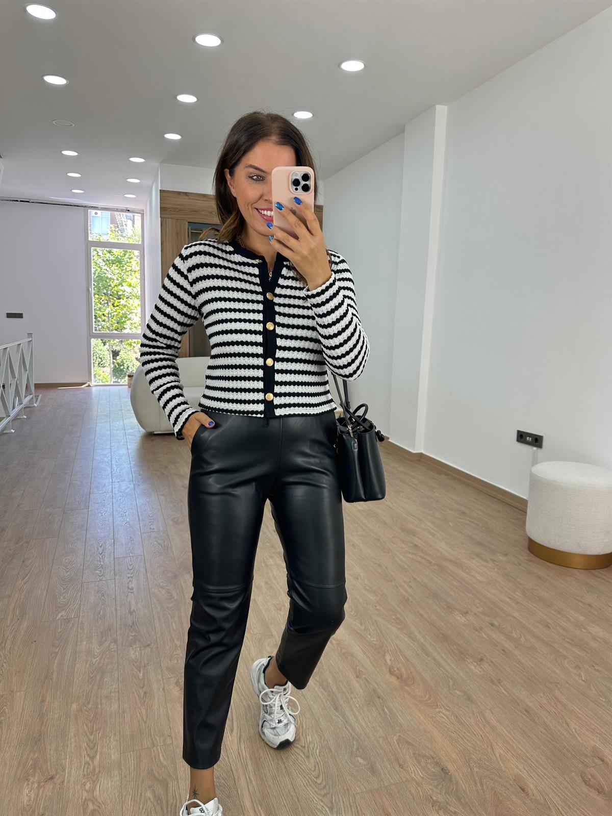 Çizgili Gold Düğmeli Hırka- Siyah