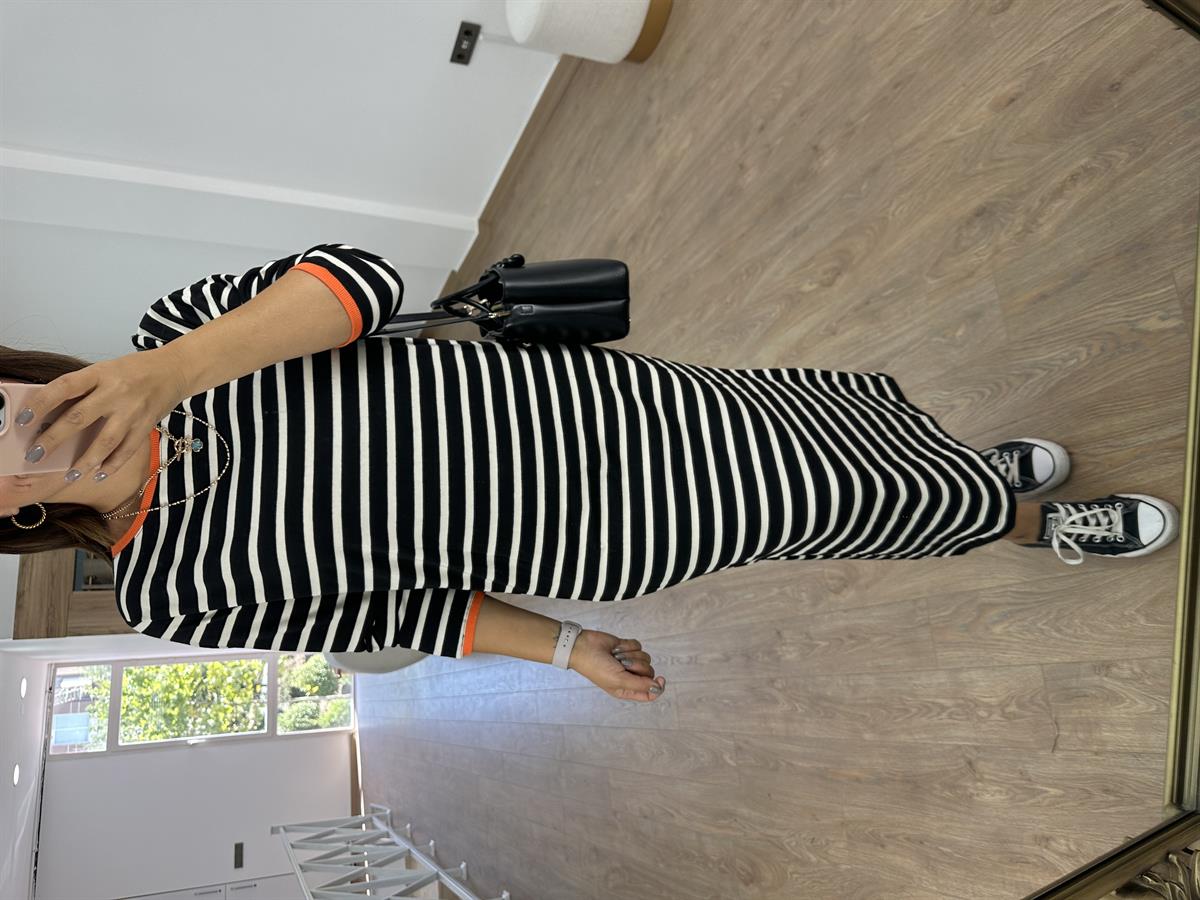 Çizgili Salaş Yırtmaçlı Elbise-Siyah