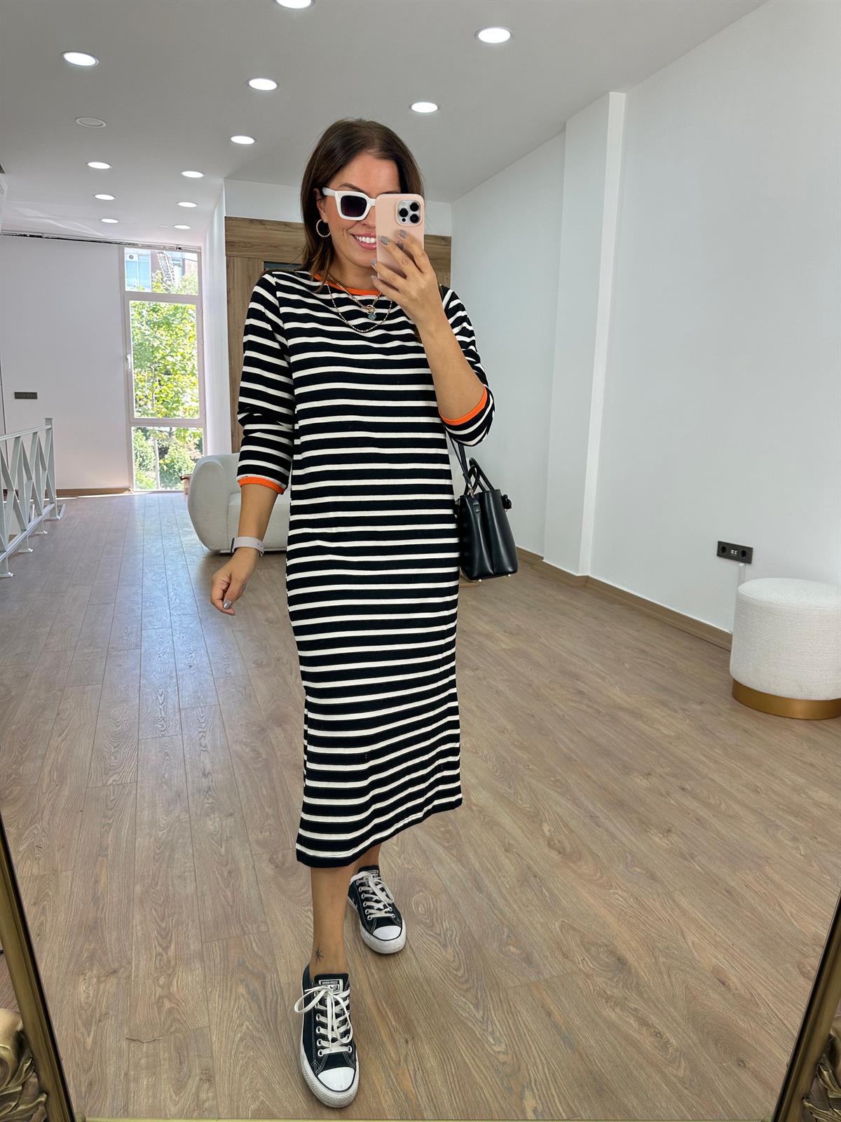 Çizgili Salaş Yırtmaçlı Elbise-Siyah