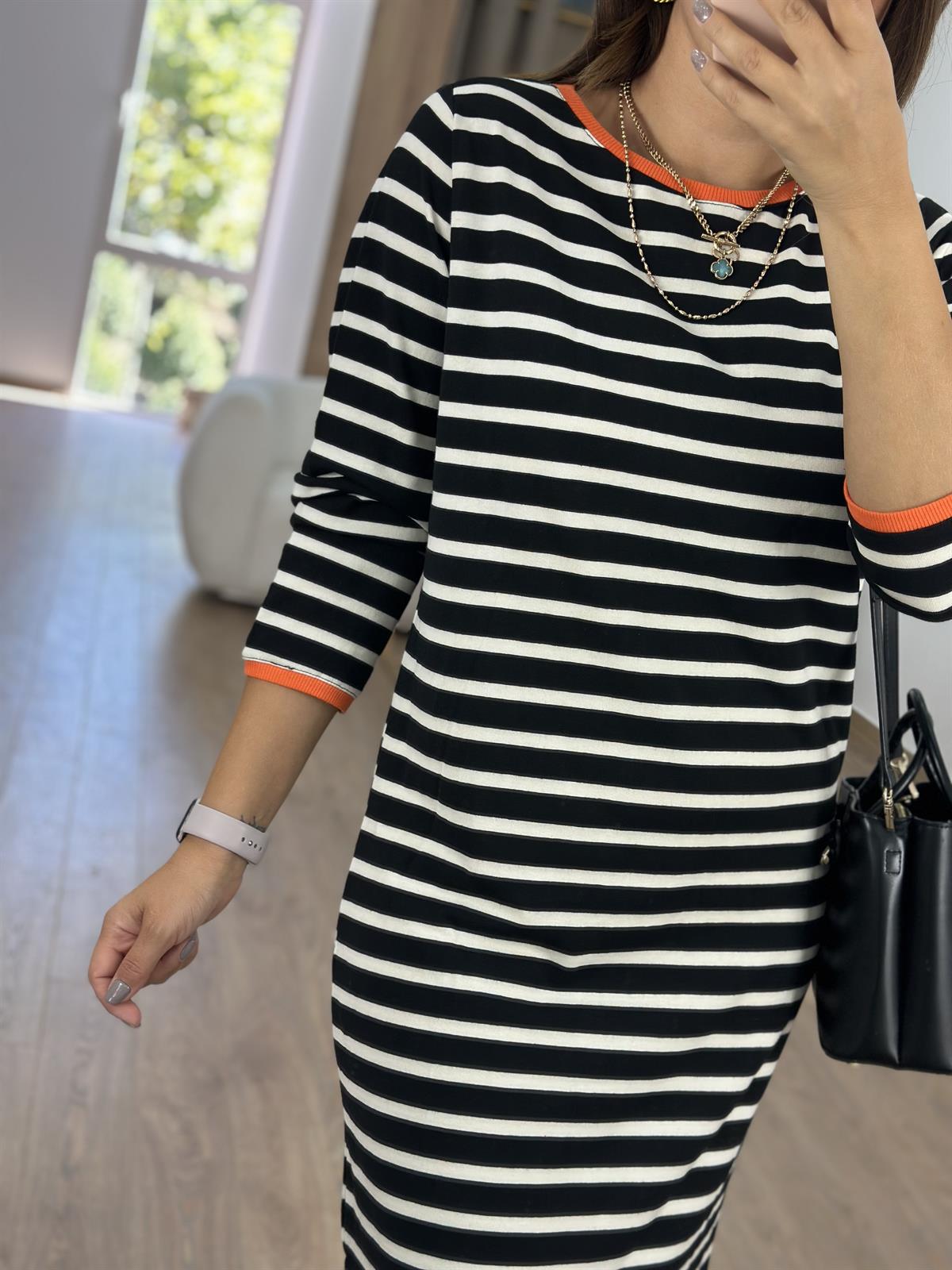 Çizgili Salaş Yırtmaçlı Elbise-Siyah