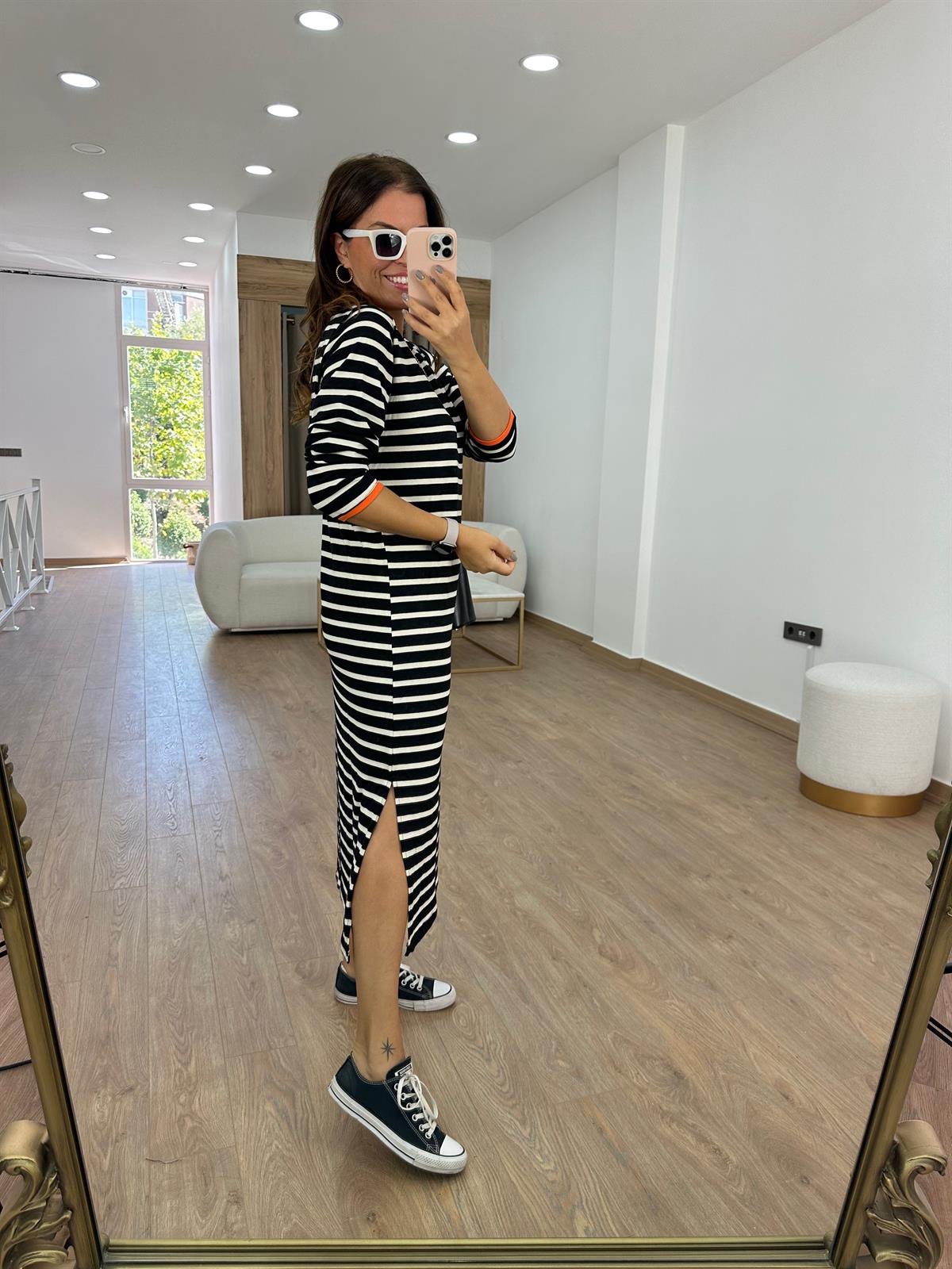 Çizgili Salaş Yırtmaçlı Elbise-Siyah