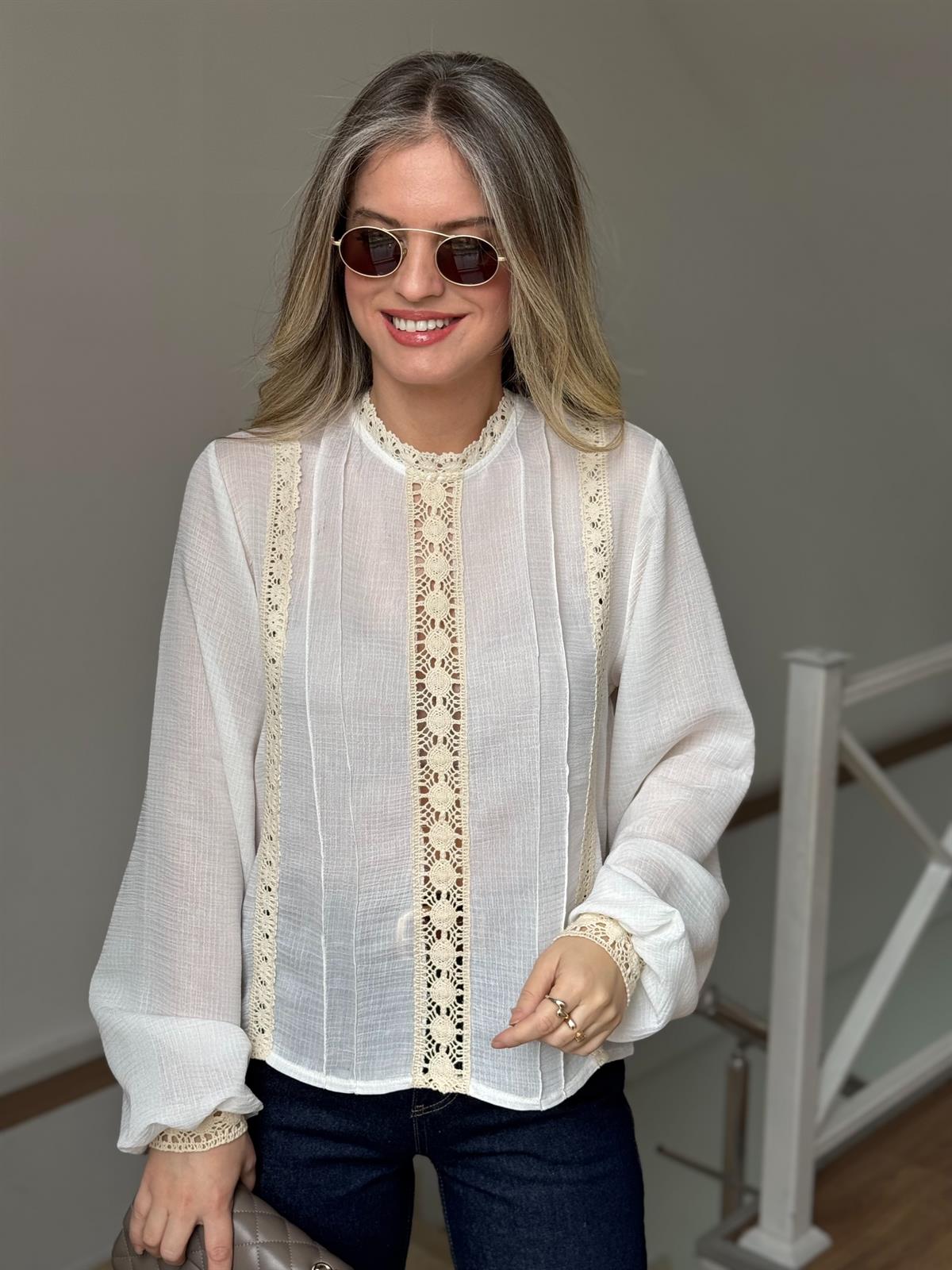Dantel Detaylı Gömlek 