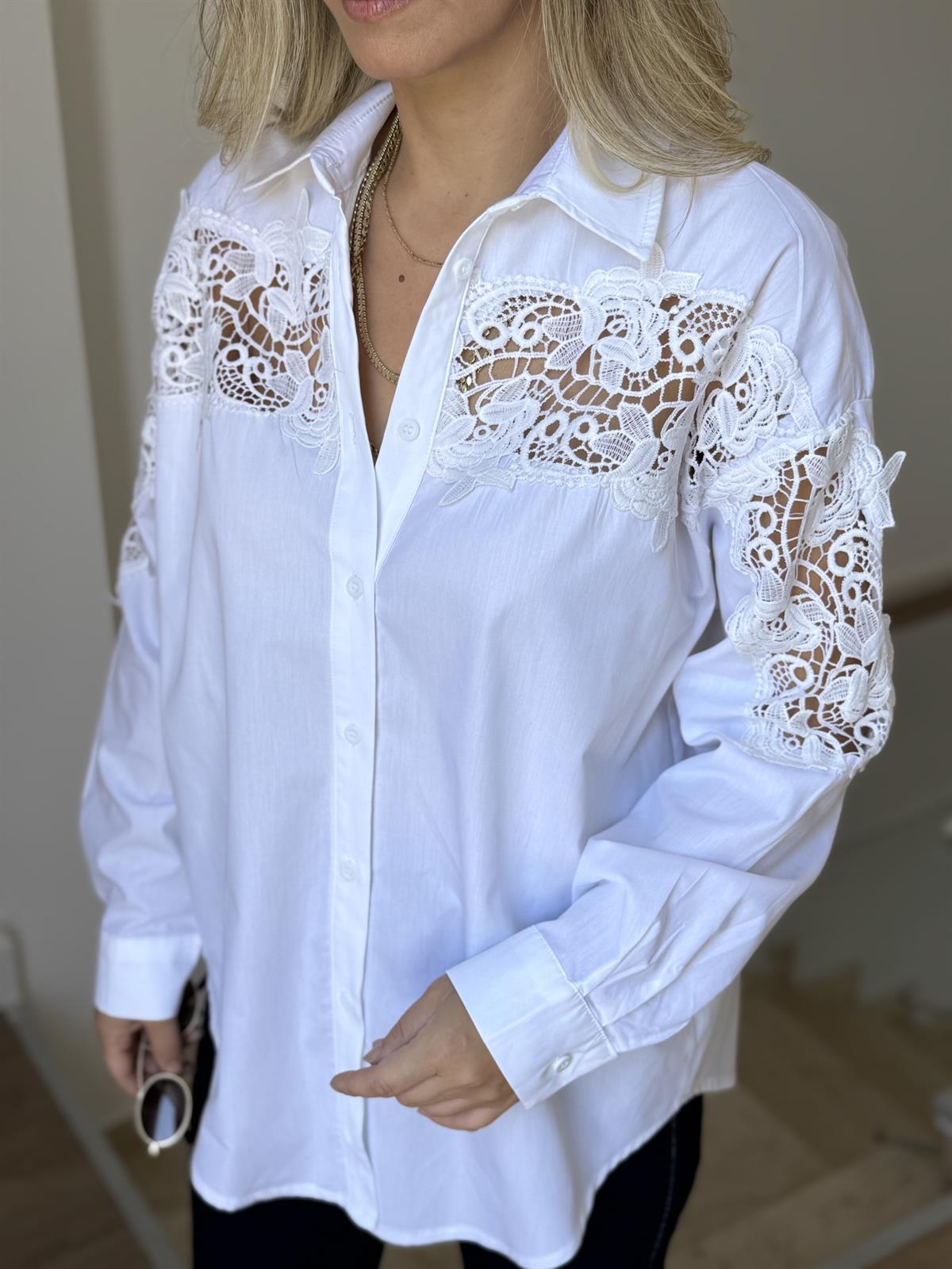 Dantel Detaylı Gömlek 