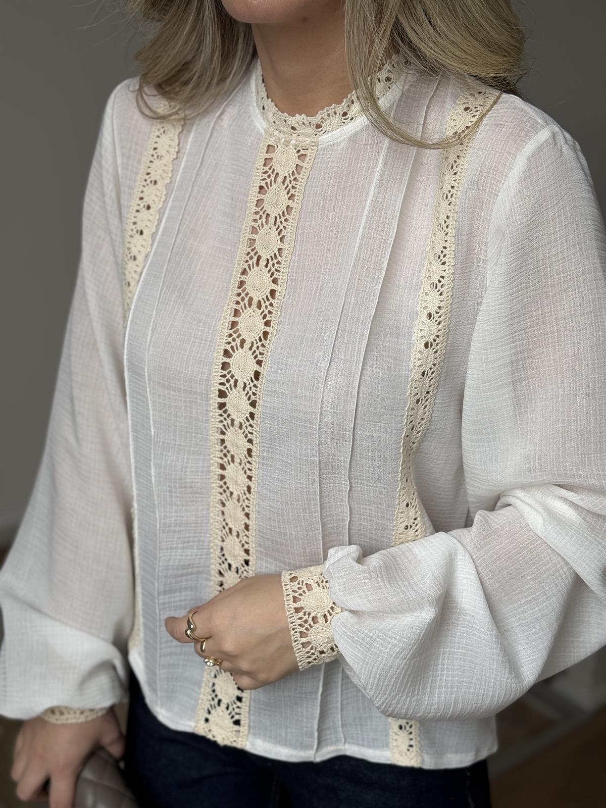 Dantel Detaylı Gömlek 