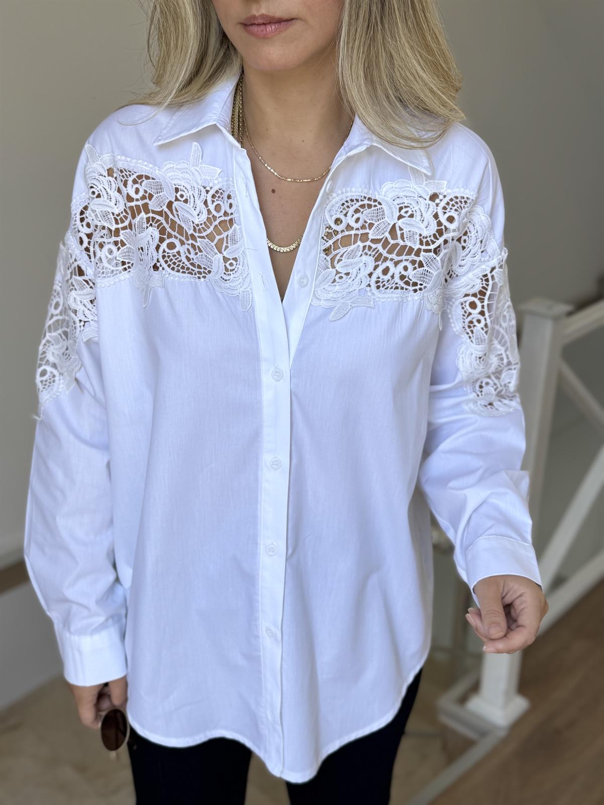 Dantel Detaylı Gömlek 