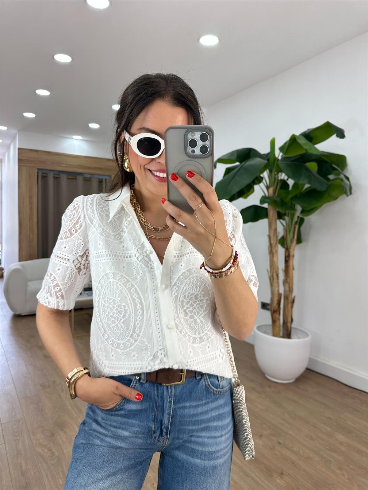 Dantel Detaylı Kısa Kollu Gömlek