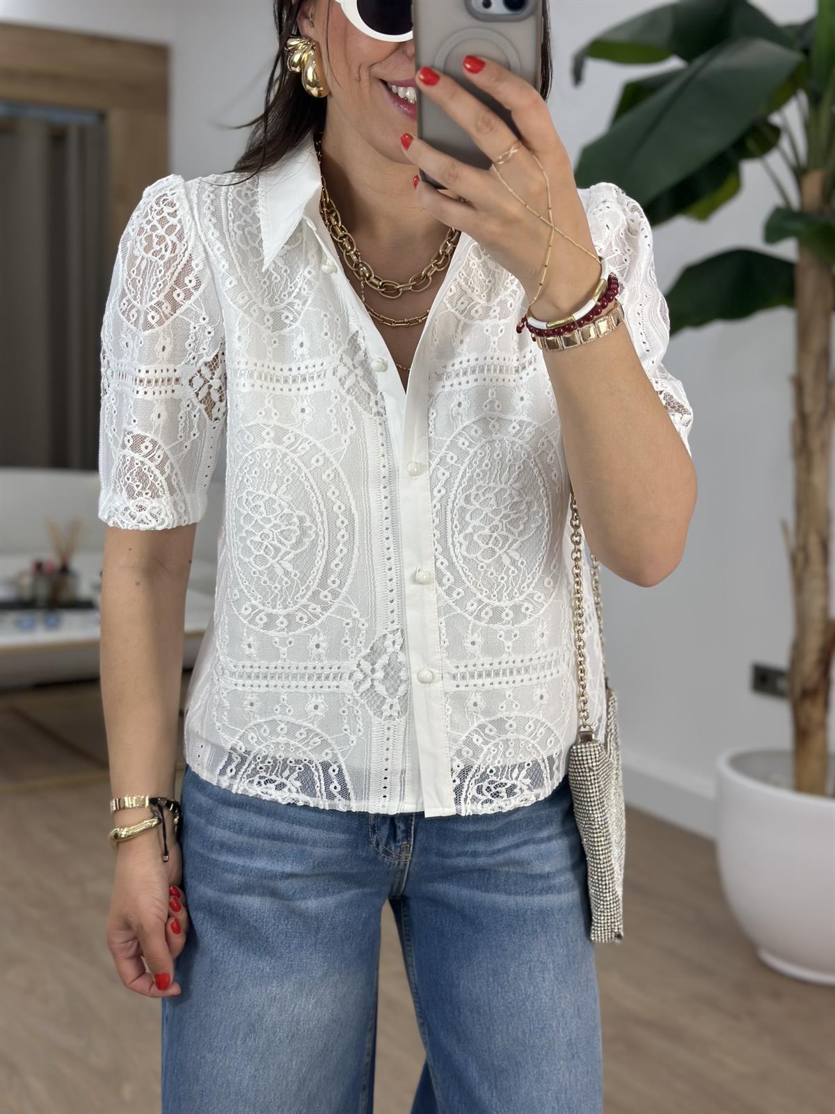 Dantel Detaylı Kısa Kollu Gömlek