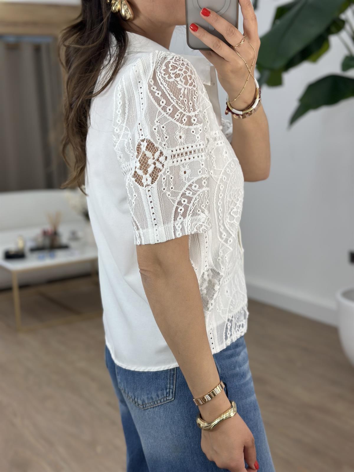 Dantel Detaylı Kısa Kollu Gömlek