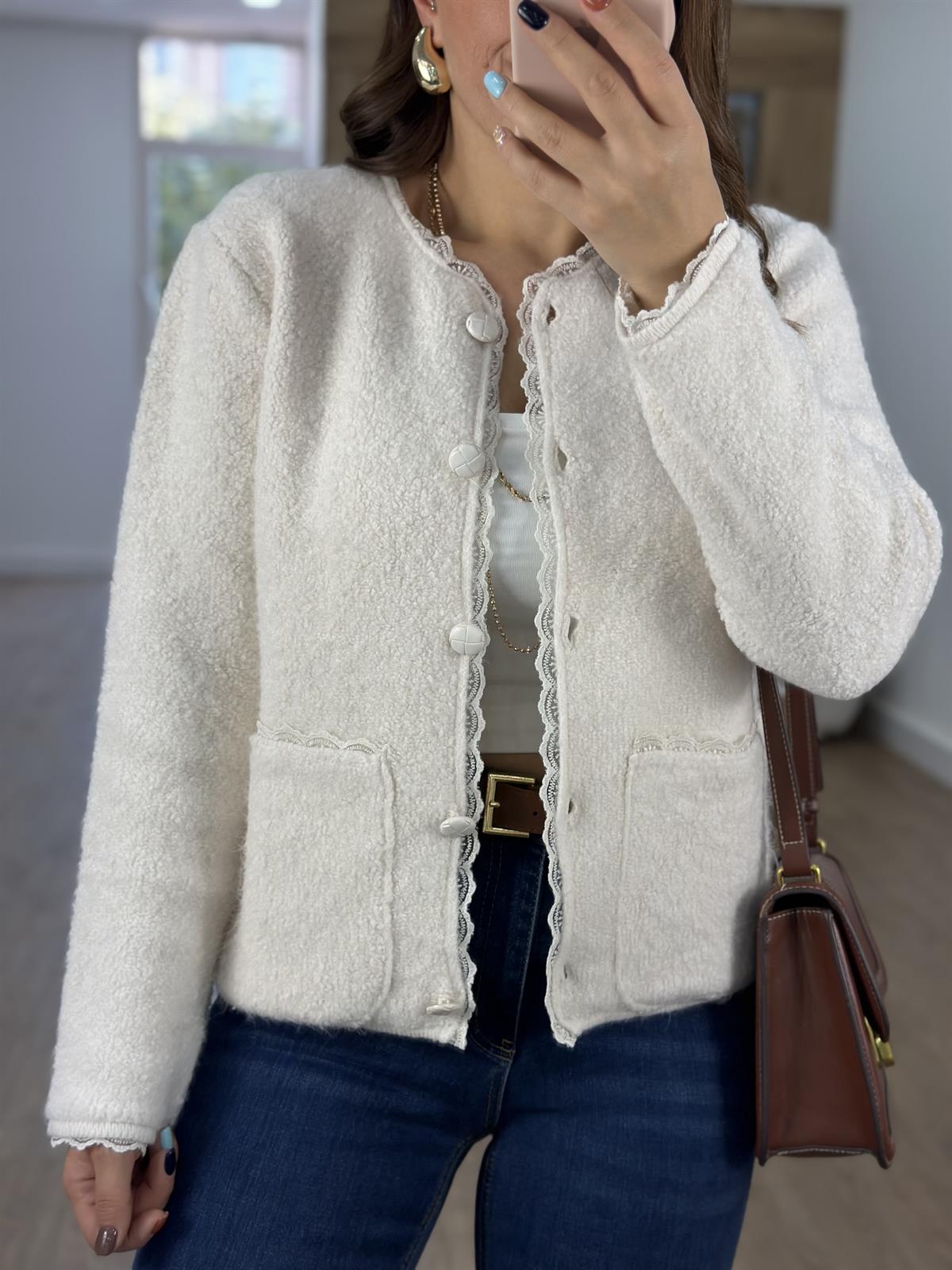 Dantel Detaylı Önden Cepli Buklet Hırka-Ekru