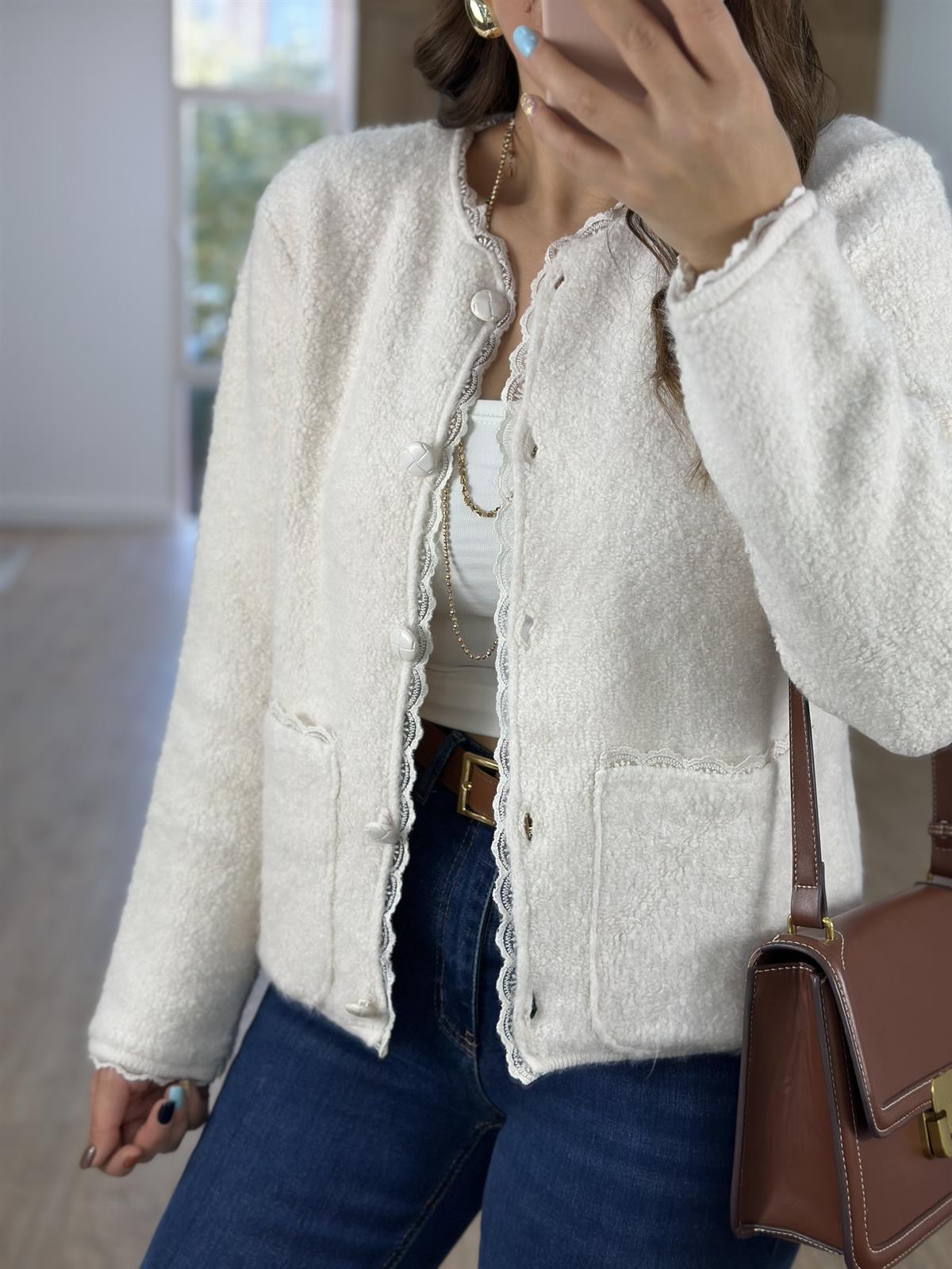 Dantel Detaylı Önden Cepli Buklet Hırka-Ekru