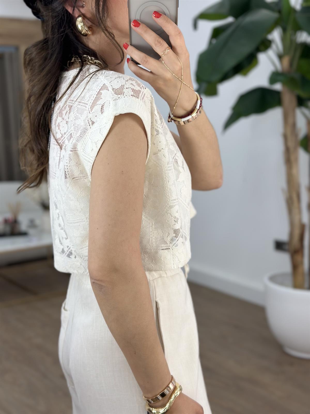 Dantel İşlemeli Kap Kol Bluz 