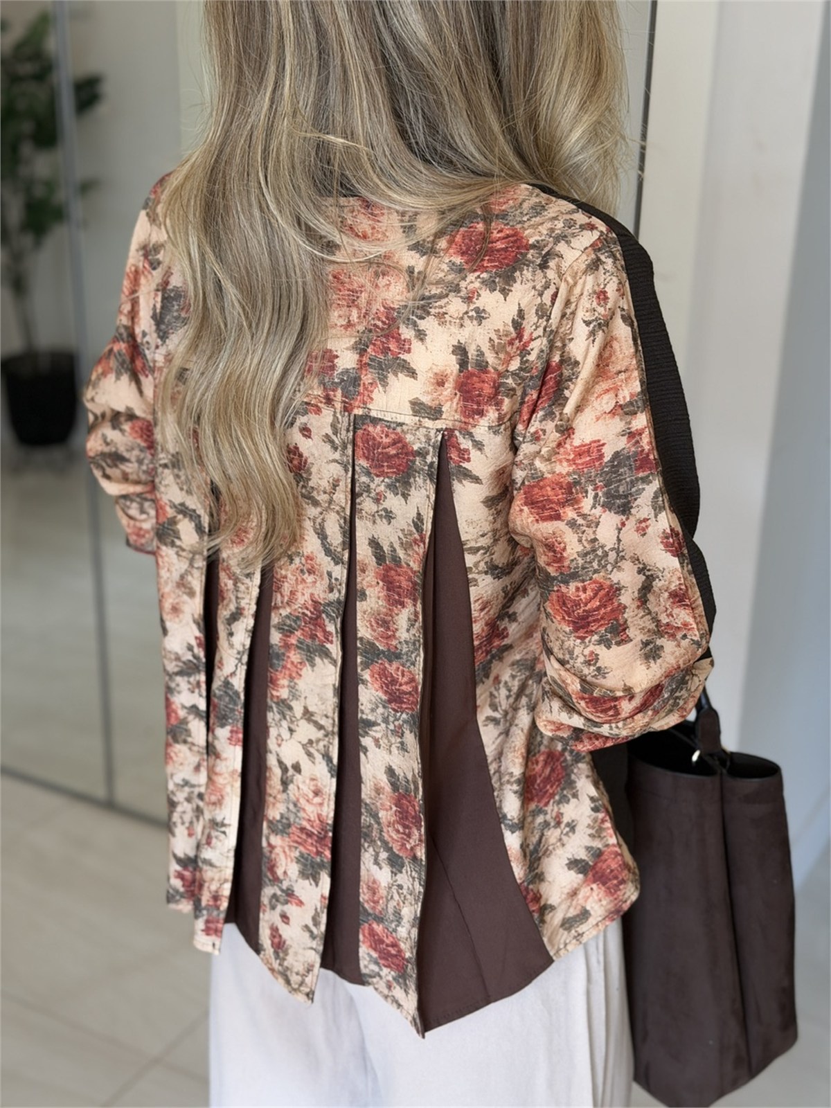 Arkası Çiçek Desenli Tasarım Sweatshirt-Kahve