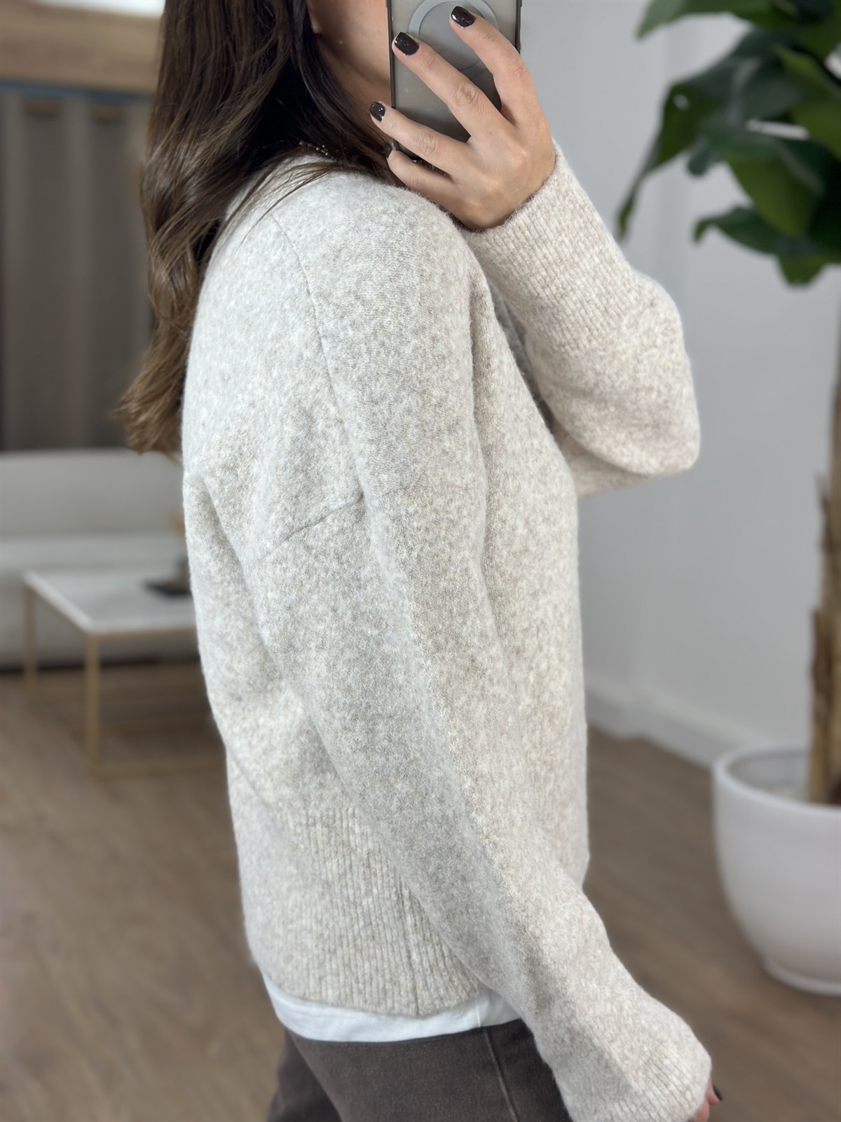 Dekoratif V Yaka Yumoş Kazak - Ekru