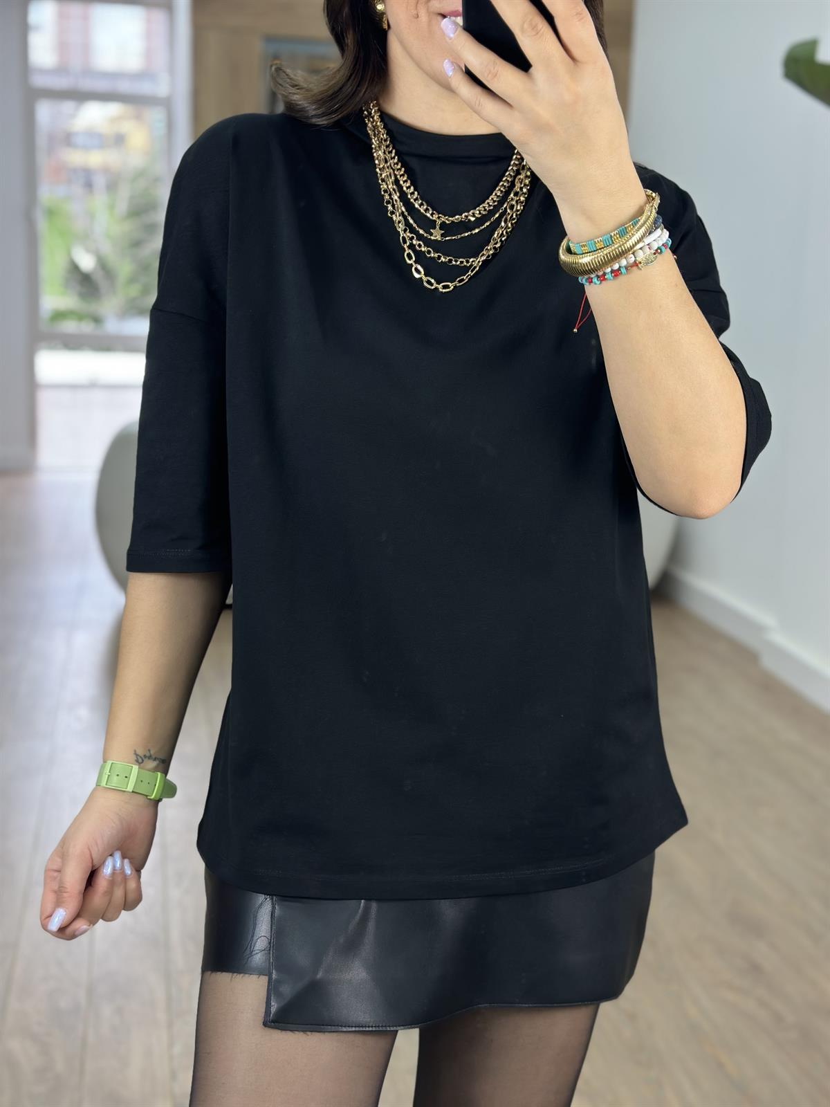 Dik Yaka Basic Salaş Tişört-Siyah