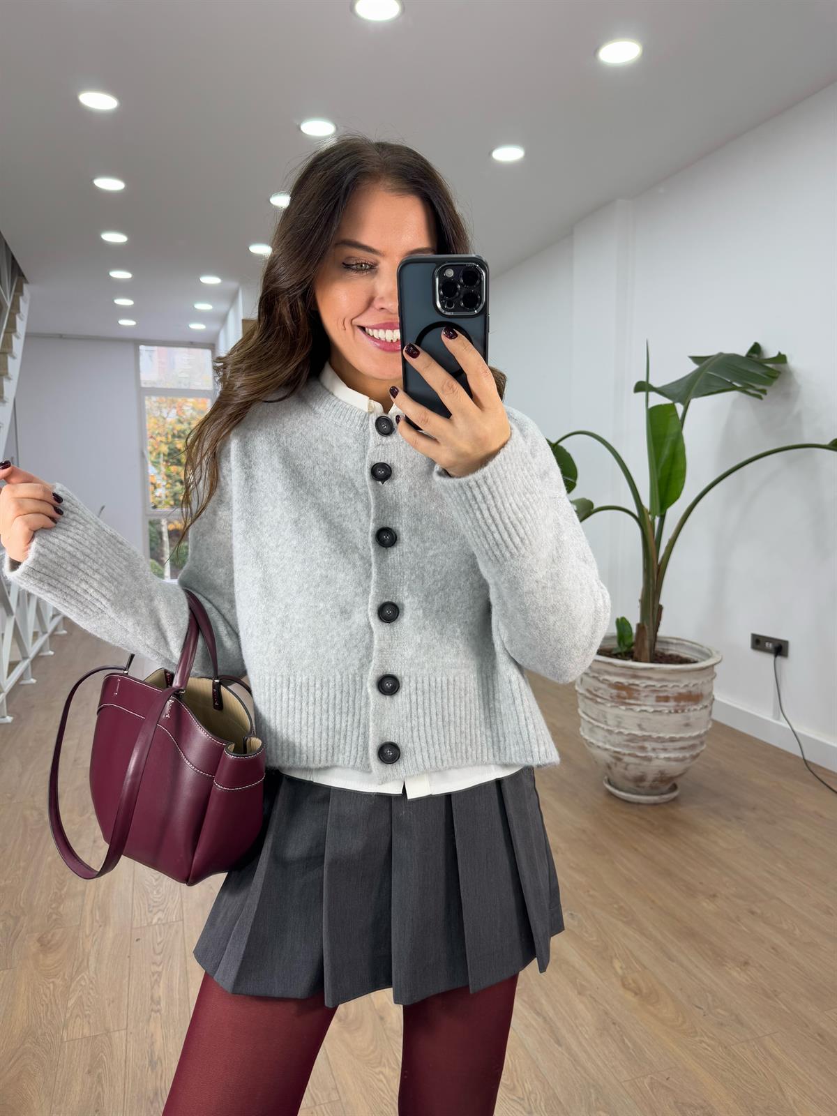 Dilvin Dik Yaka Düğmeli Yumuşak Dokulu Yırtmaçlı Hırka 