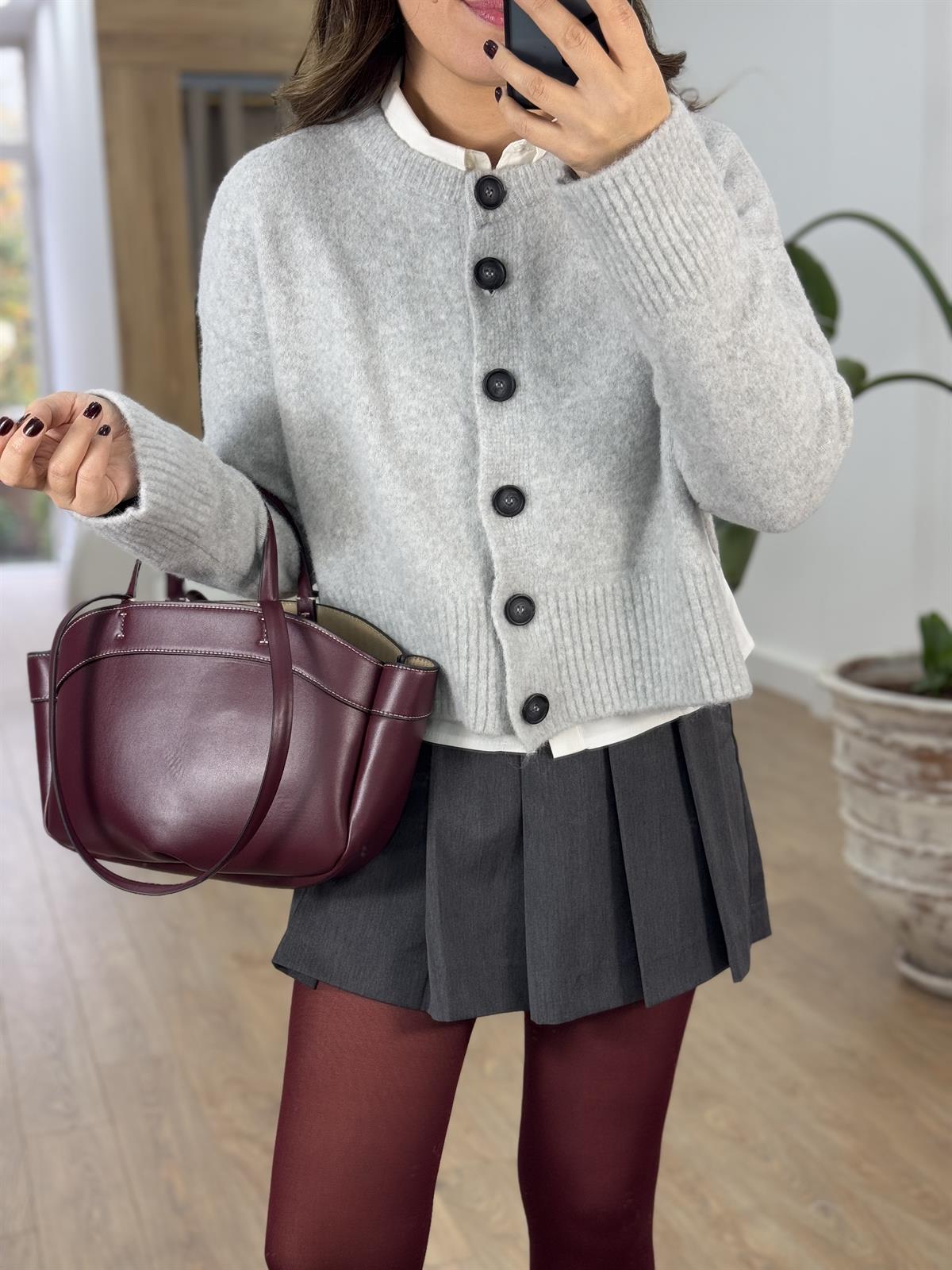 Dilvin Dik Yaka Düğmeli Yumuşak Dokulu Yırtmaçlı Hırka 