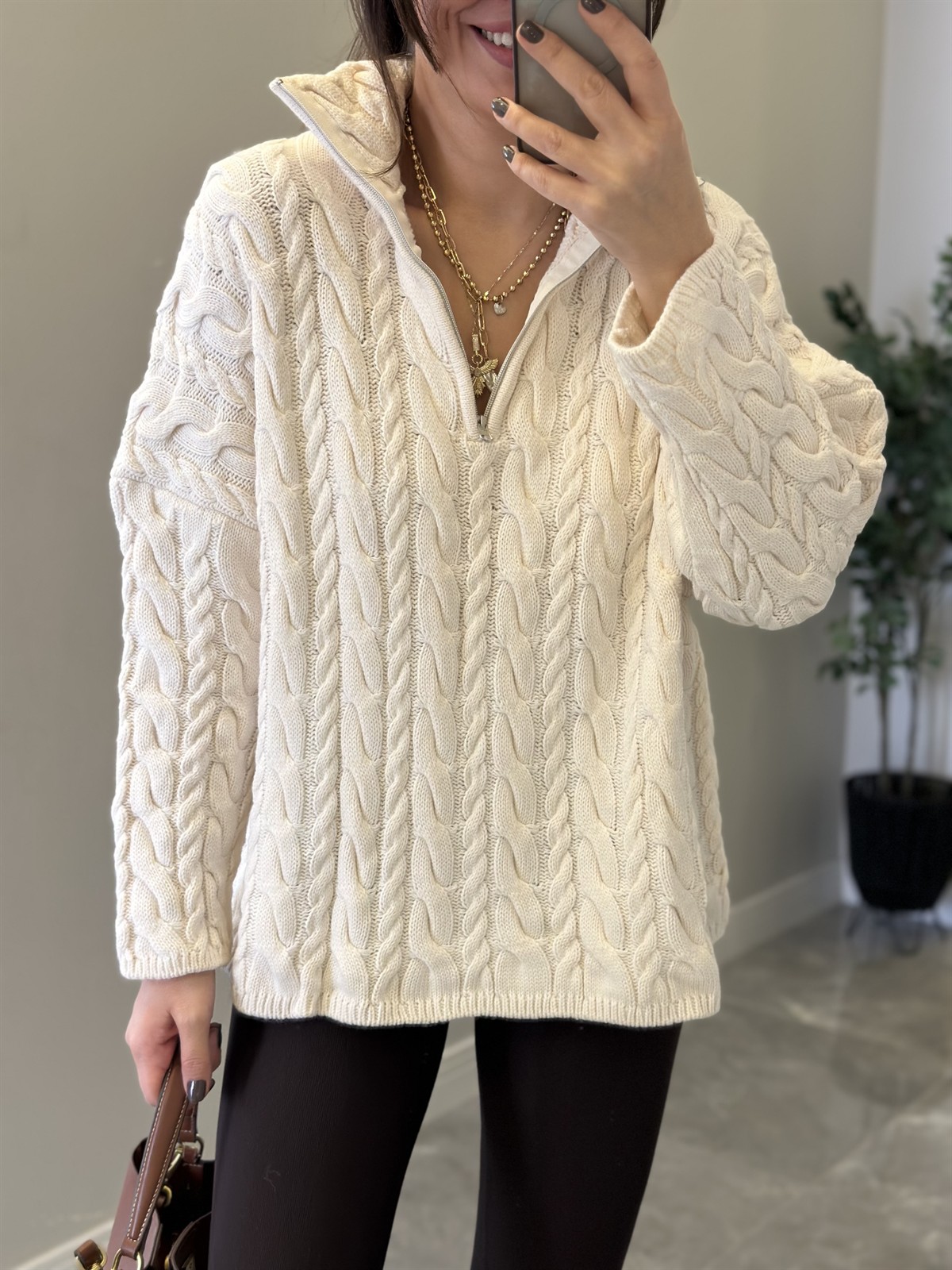 Dik Yaka Fermuarlı Örgülü Kazak - Krem