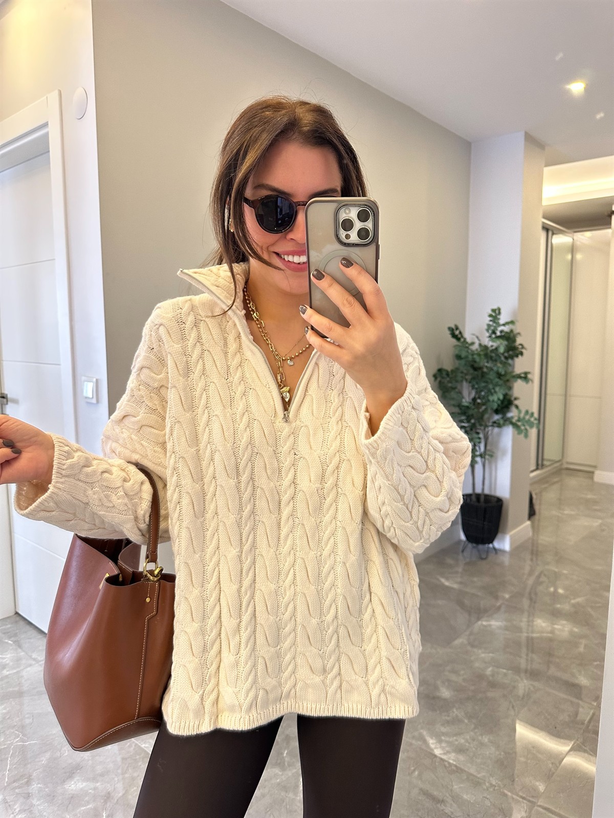 Dik Yaka Fermuarlı Örgülü Kazak - Krem