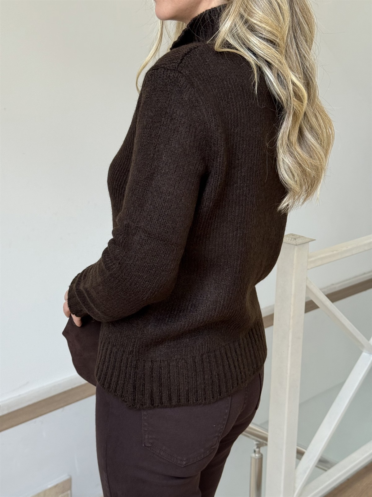 Dik Yaka Gold Düğmeli Triko Hırka - Kahverengi