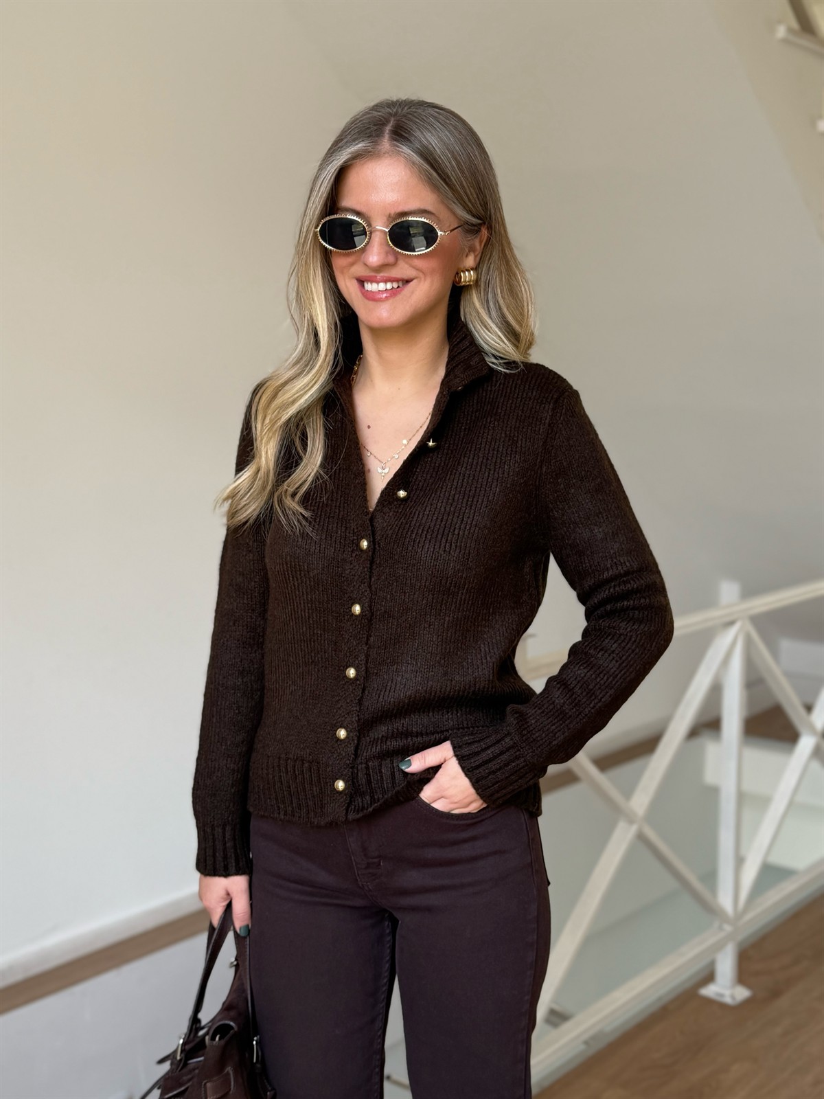 Dik Yaka Gold Düğmeli Triko Hırka - Kahverengi