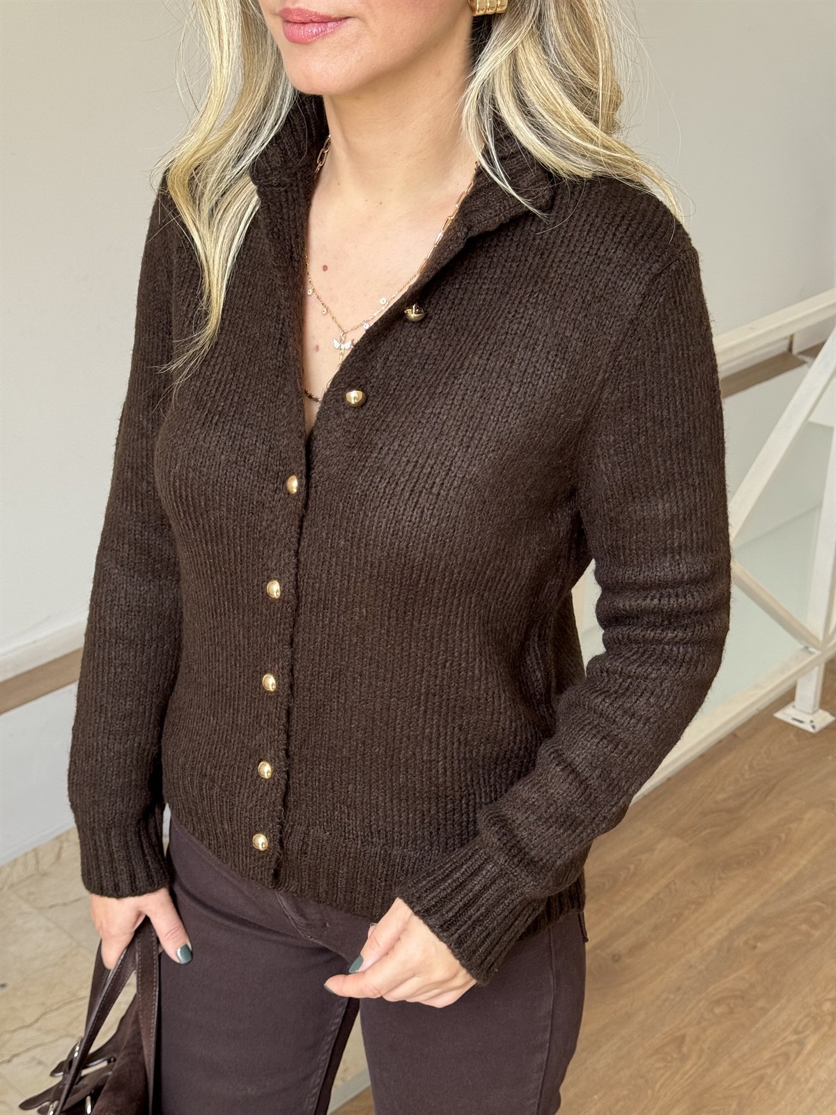 Dik Yaka Gold Düğmeli Triko Hırka - Kahverengi