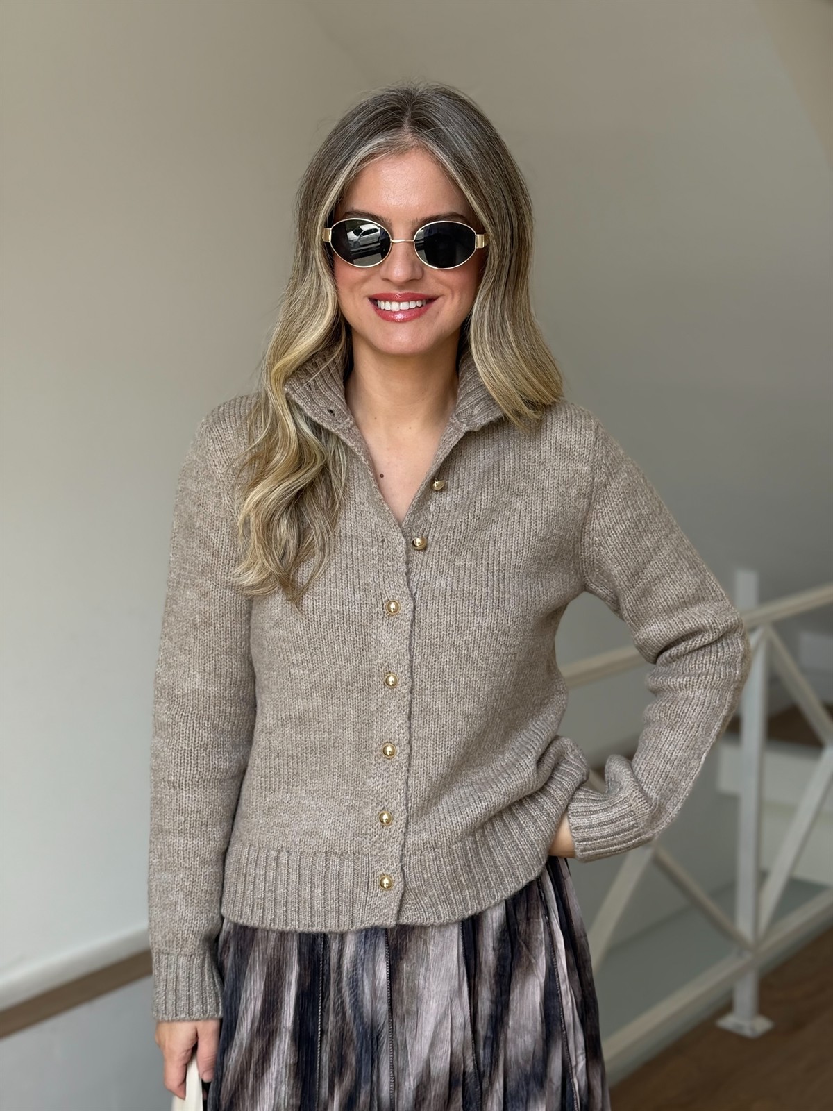 Dik Yaka Gold Düğmeli Triko Hırka - Vizon