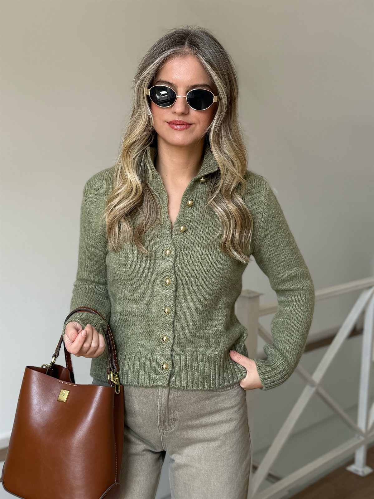 Dik Yaka Gold Düğmeli Triko Hırka - Yeşil