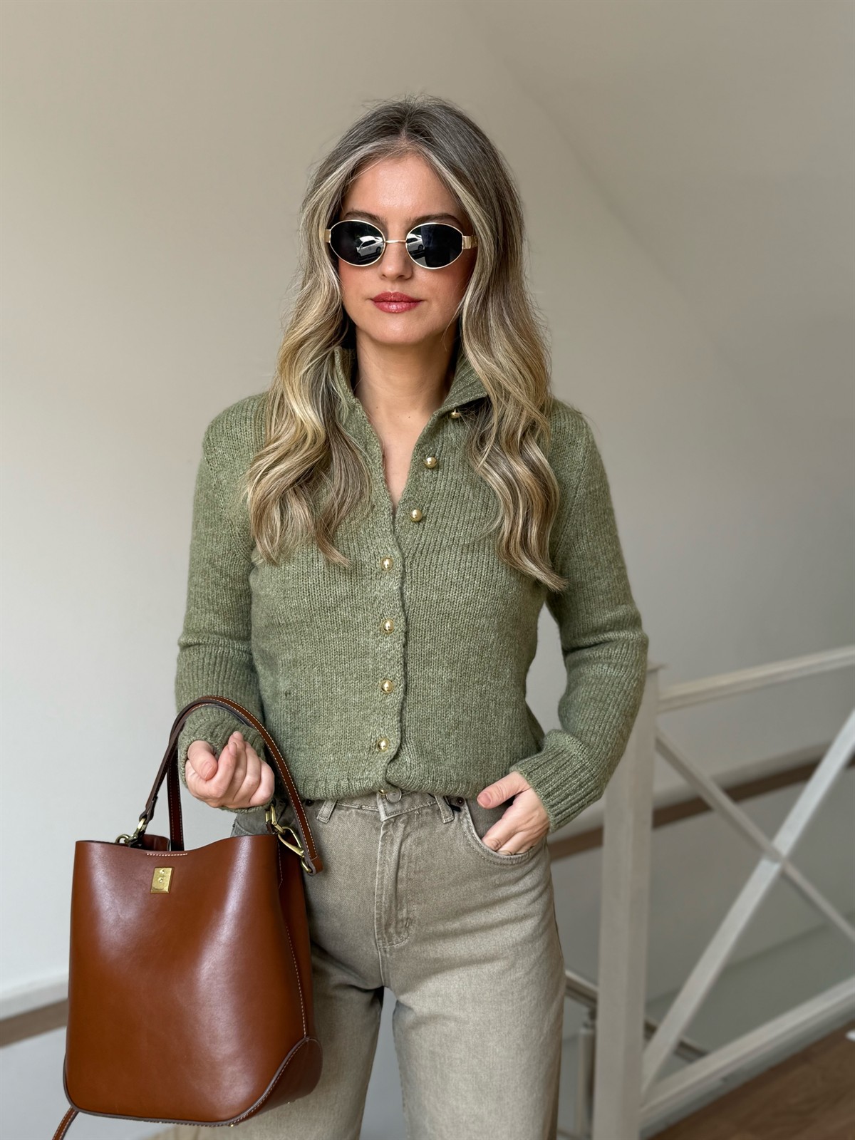 Dik Yaka Gold Düğmeli Triko Hırka - Yeşil