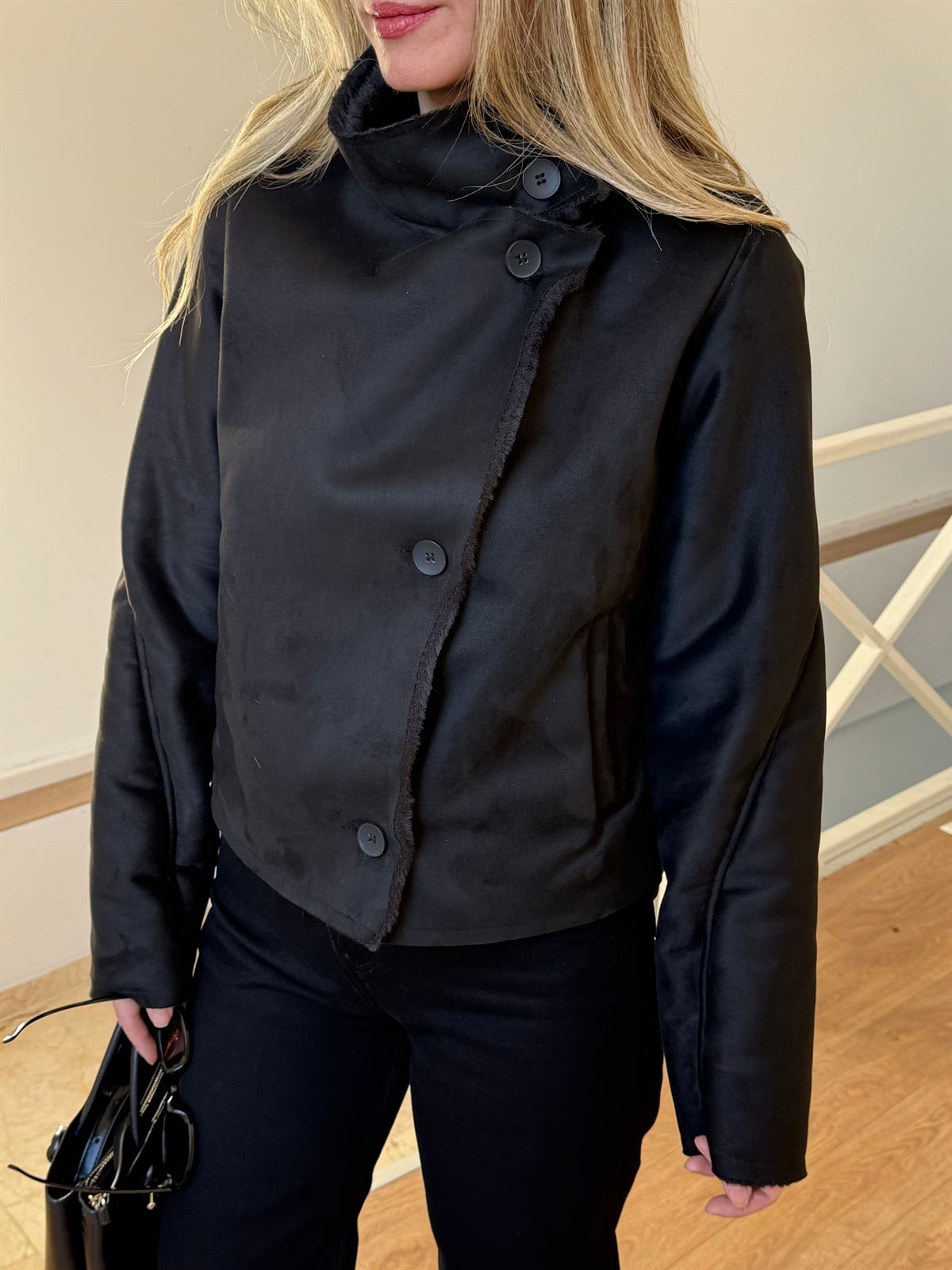 Dik Yaka İçi Kürklü Kısa Mont - Siyah