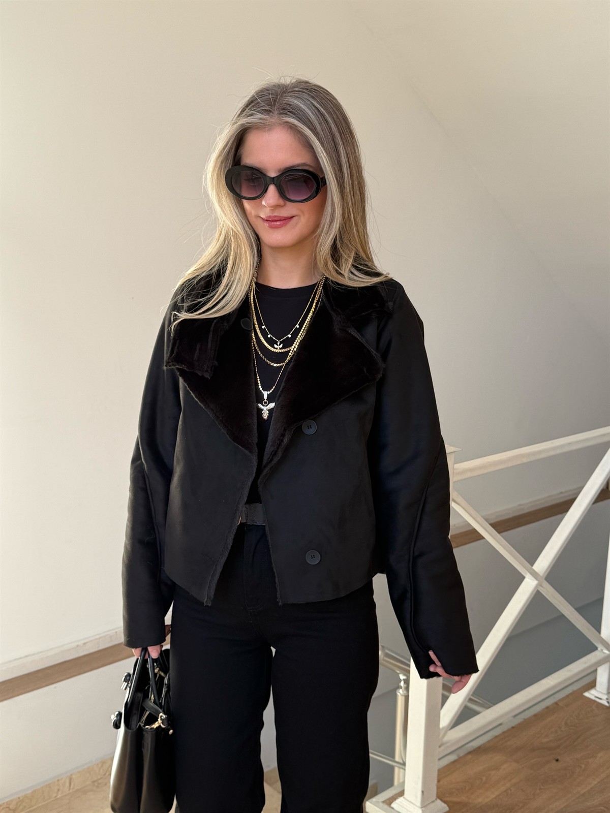 Dik Yaka İçi Kürklü Kısa Mont - Siyah