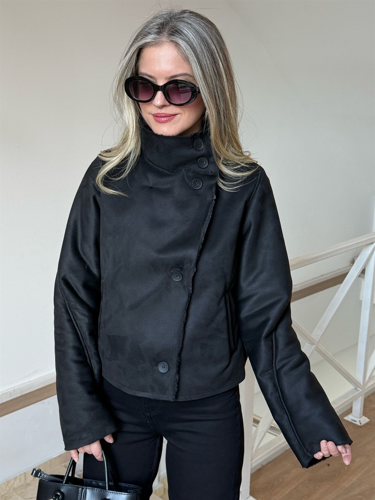 Dik Yaka İçi Kürklü Kısa Mont - Siyah