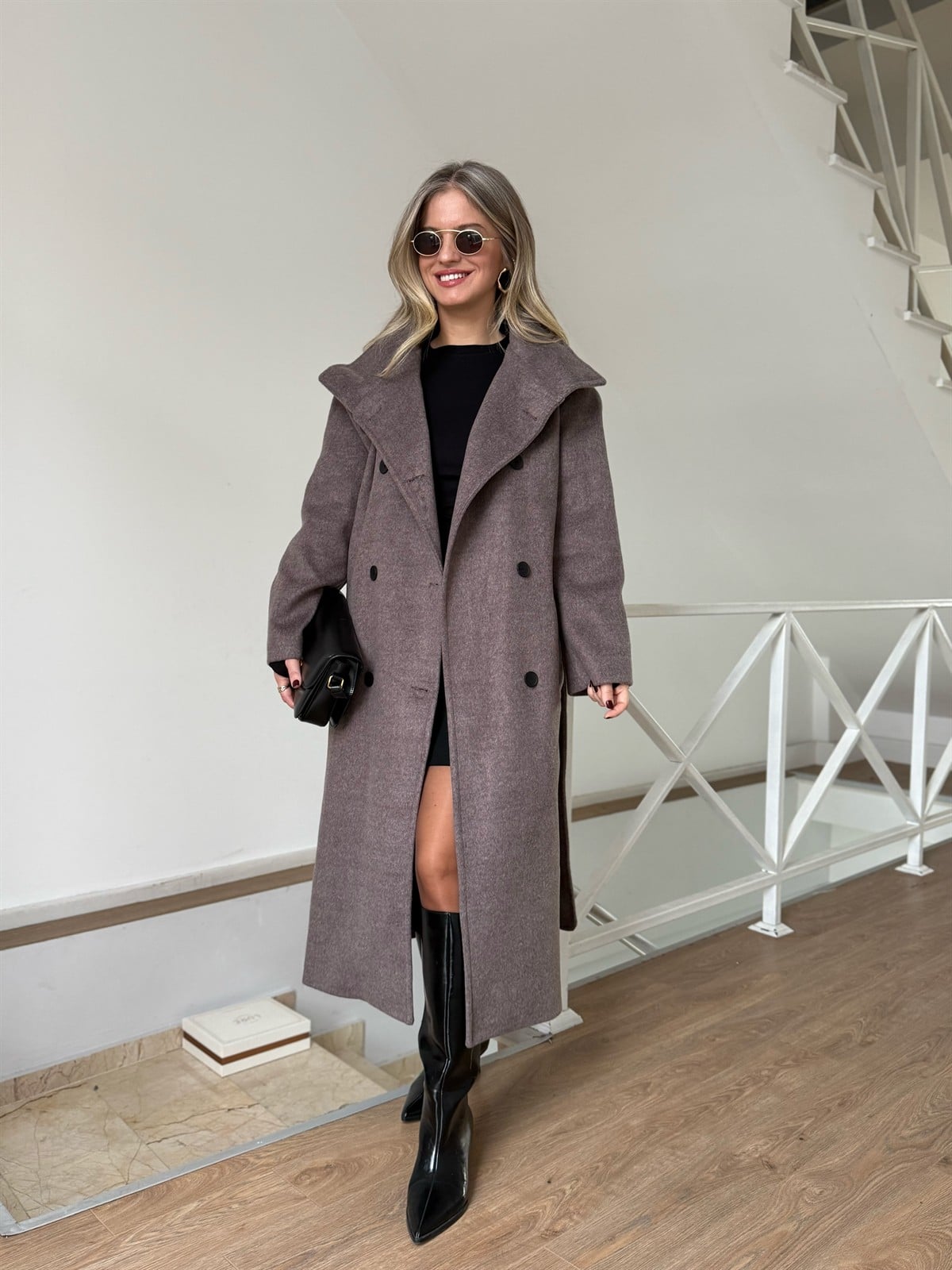 Dik Yaka Kemerli Uzun Kaşe Kaban - Koyu Kahve