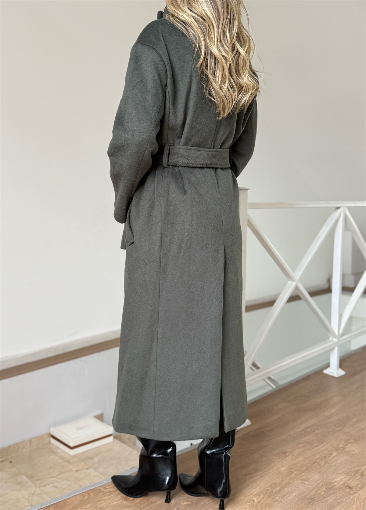 Dik Yaka Kemerli Uzun Kaşe Kaban - Yeşil