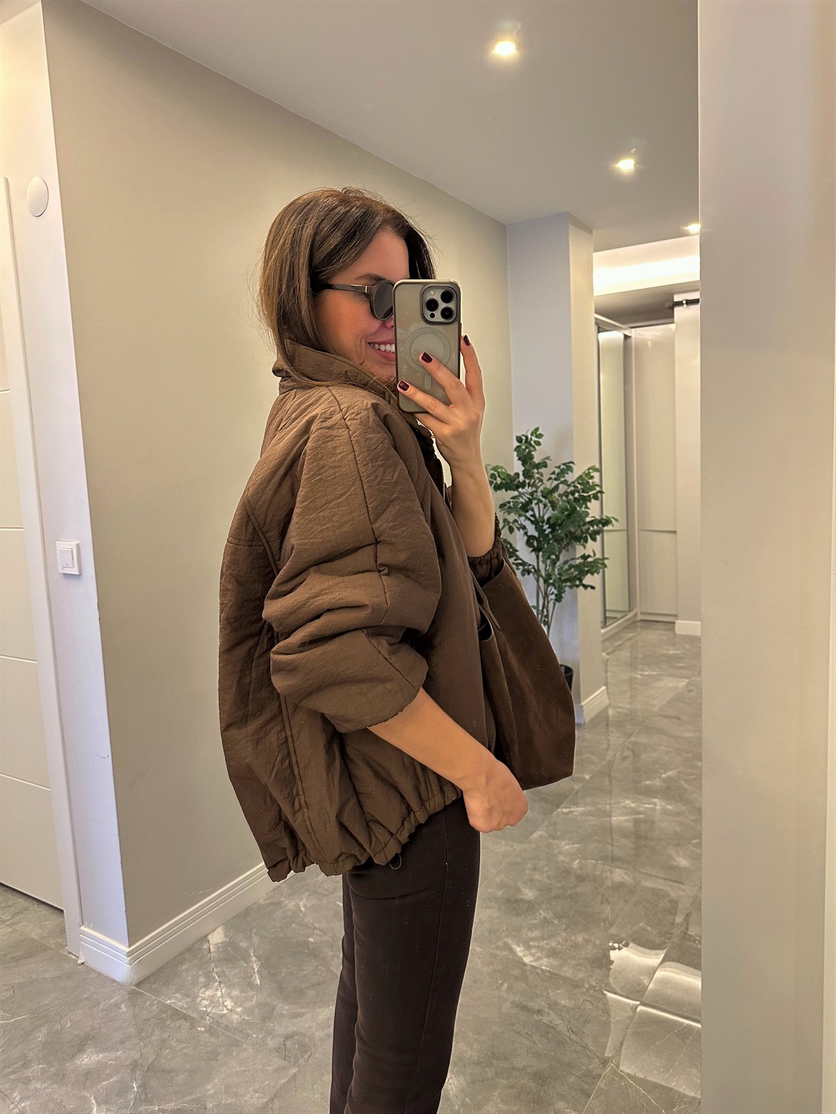 Dik Yaka Şişme Mont - Kahverengi