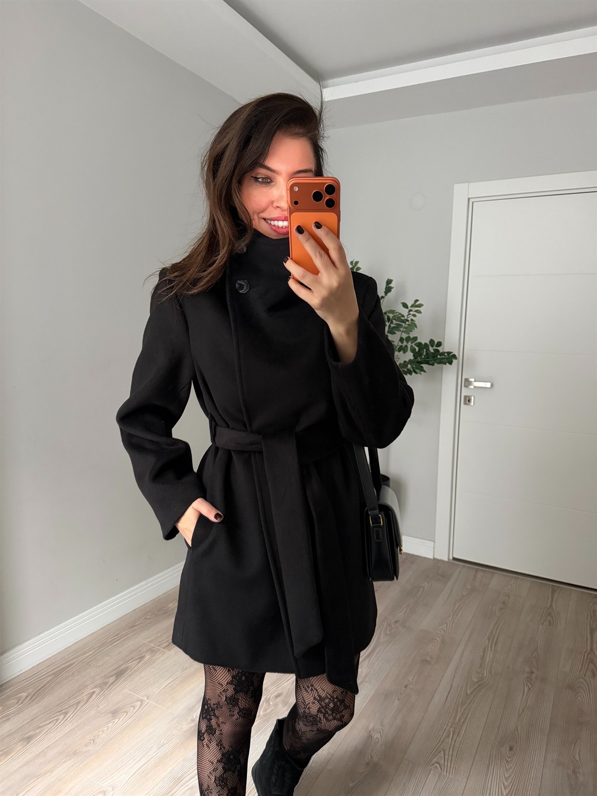 Dik Yaka Yünlü Kısa Kaban - Siyah