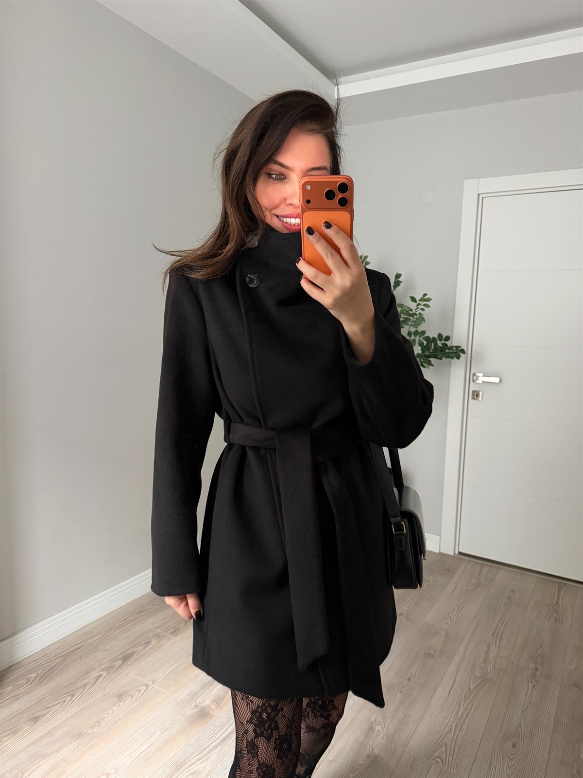 Dik Yaka Yünlü Kısa Kaban - Siyah