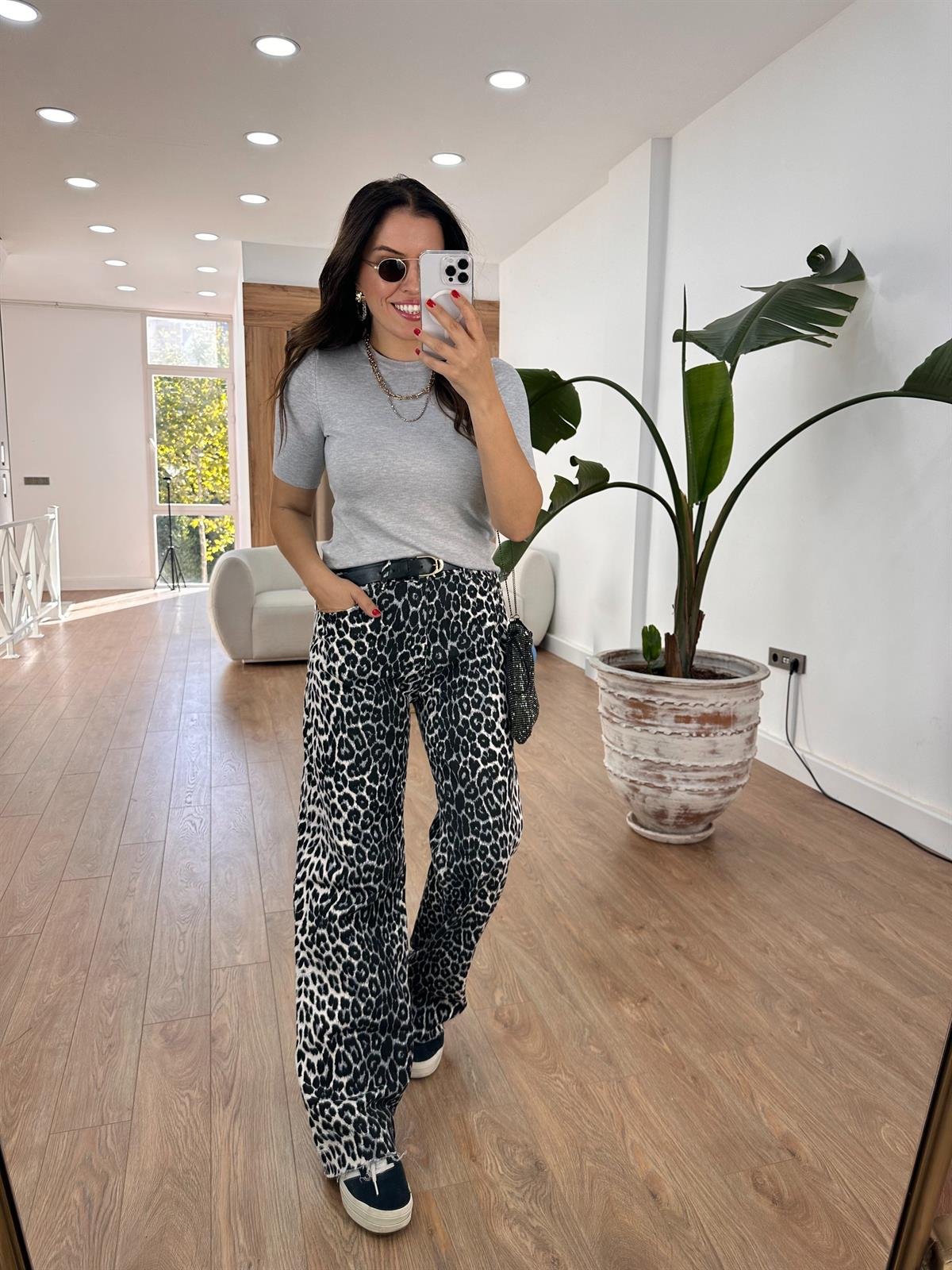 Dilvin Bisiklet Yaka Arkası Düğmeli Triko-Gri