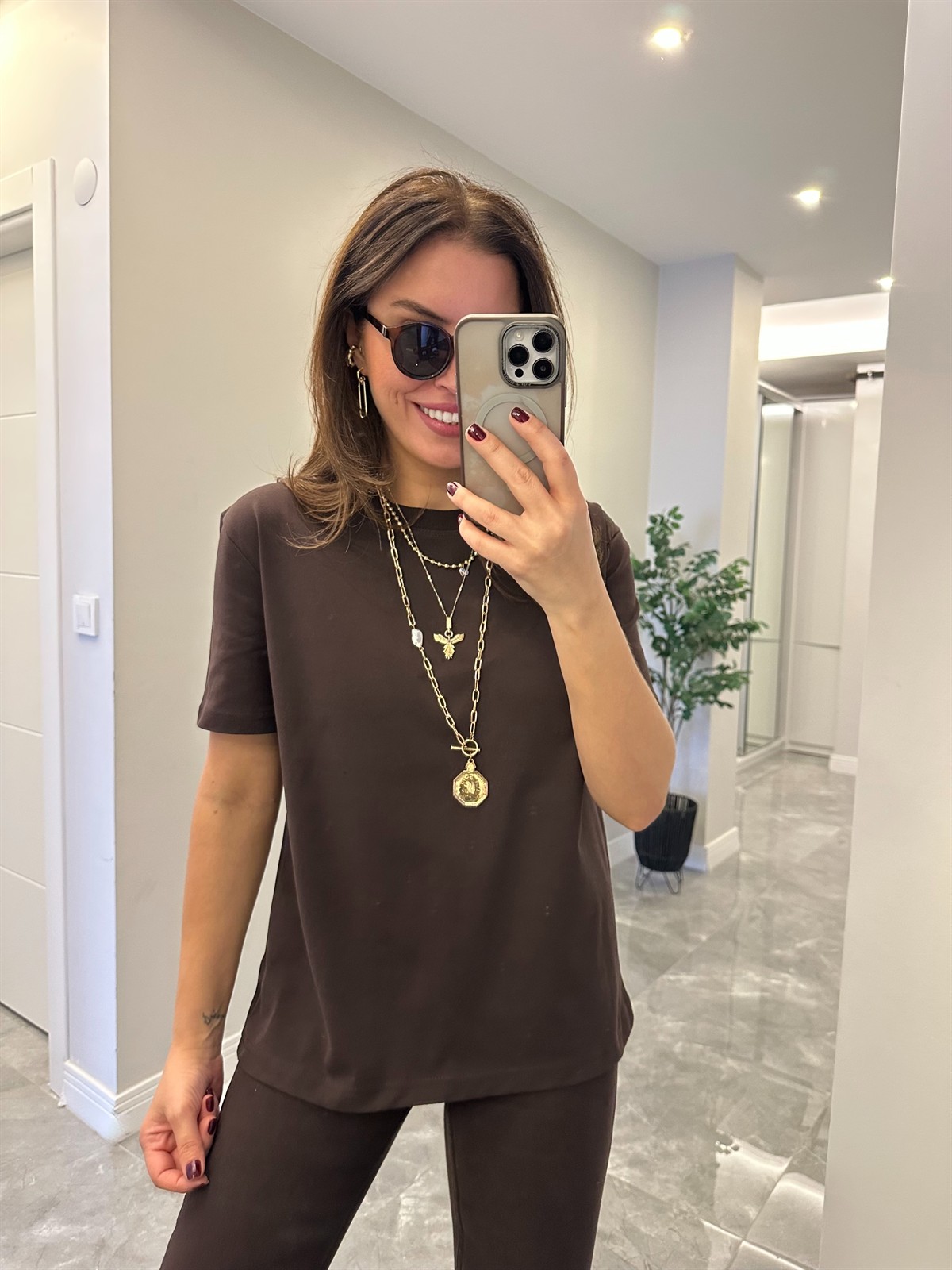 Dilvin Dekoratif Yaka Basic Tshirt - Kahverengi