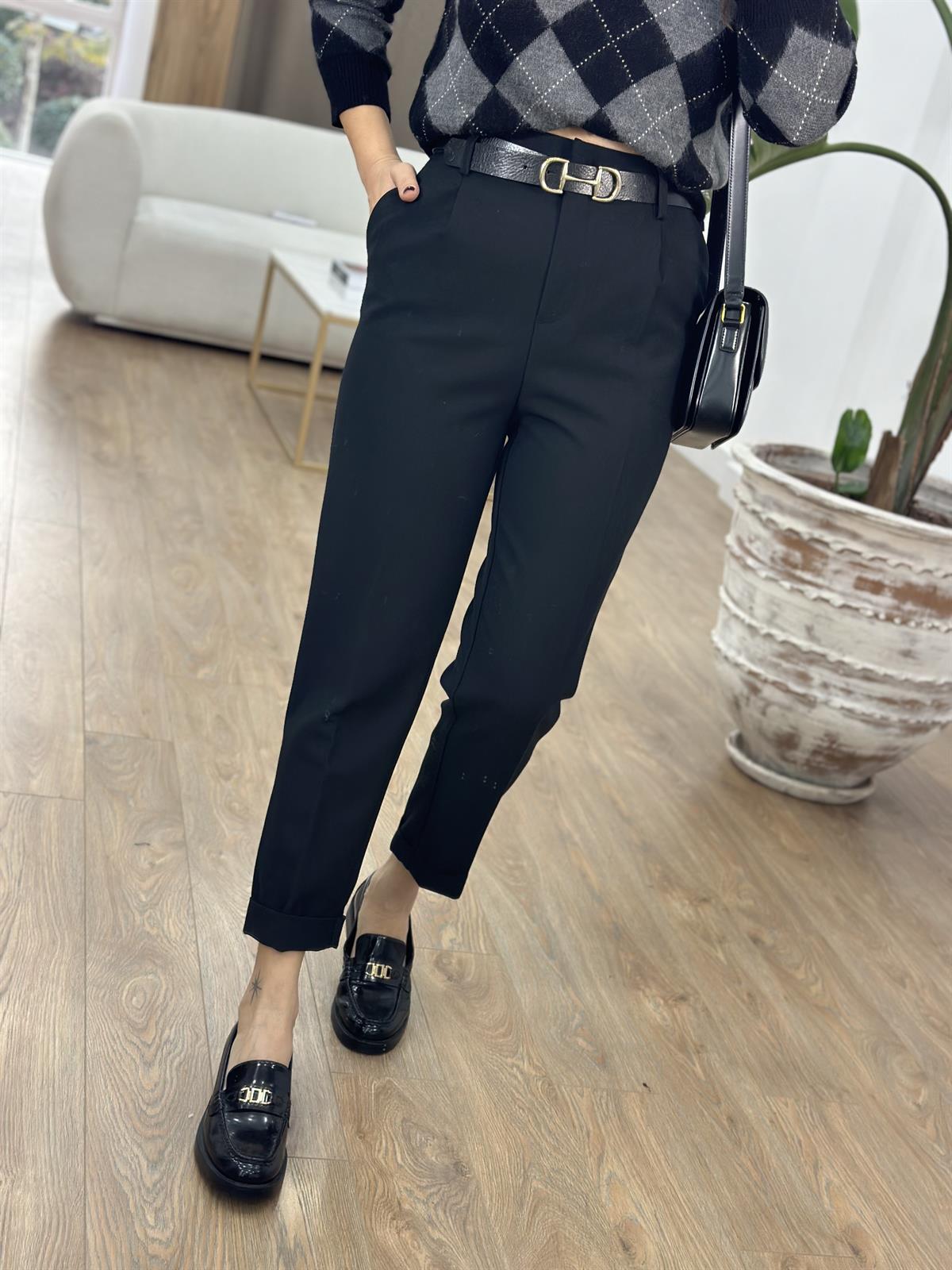 Dilvin Kıvrık Paça Düz Fit Pantolon - Siyah