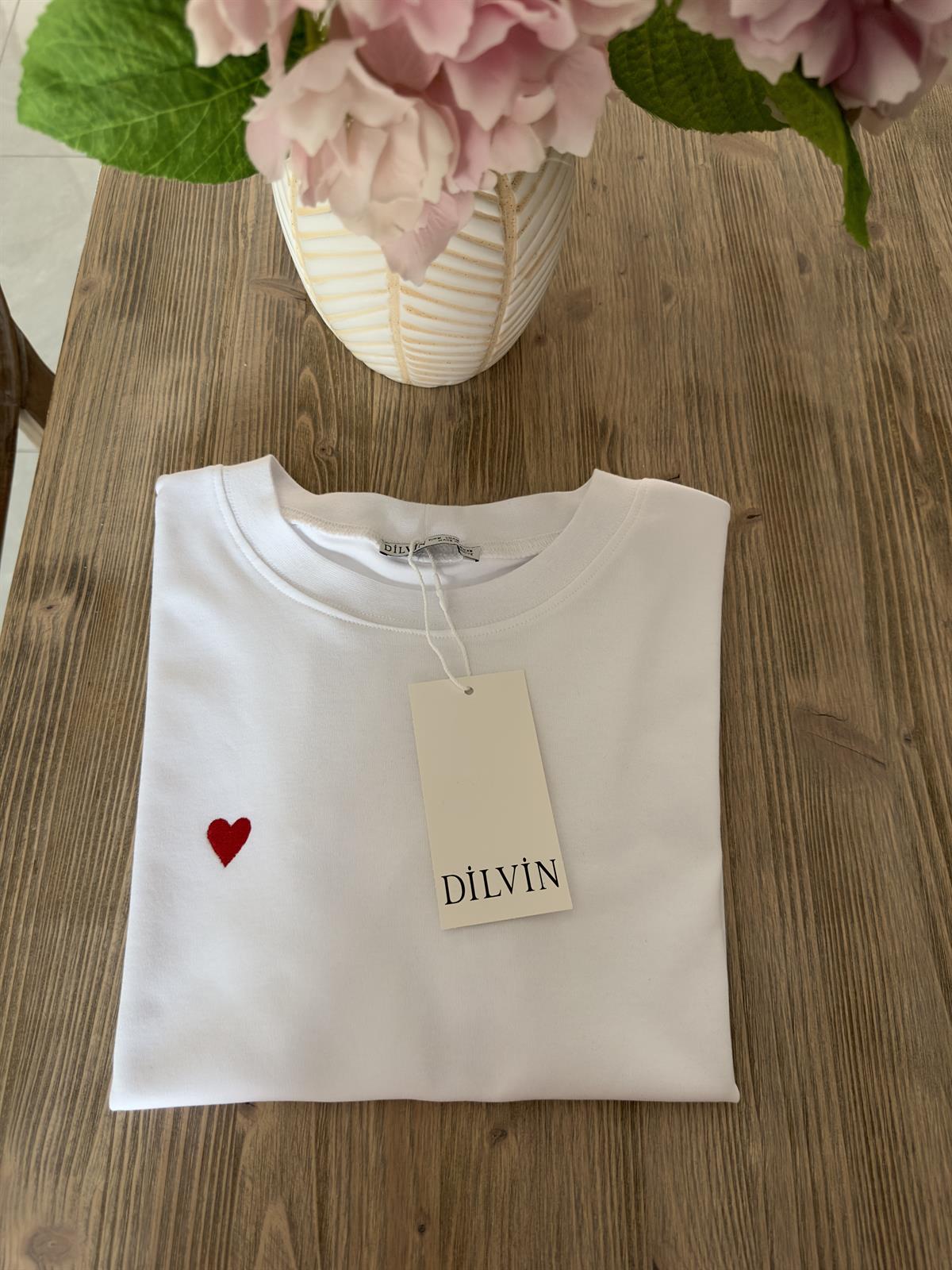 Dilvin Kalp Nakışlı Tişört-Beyaz