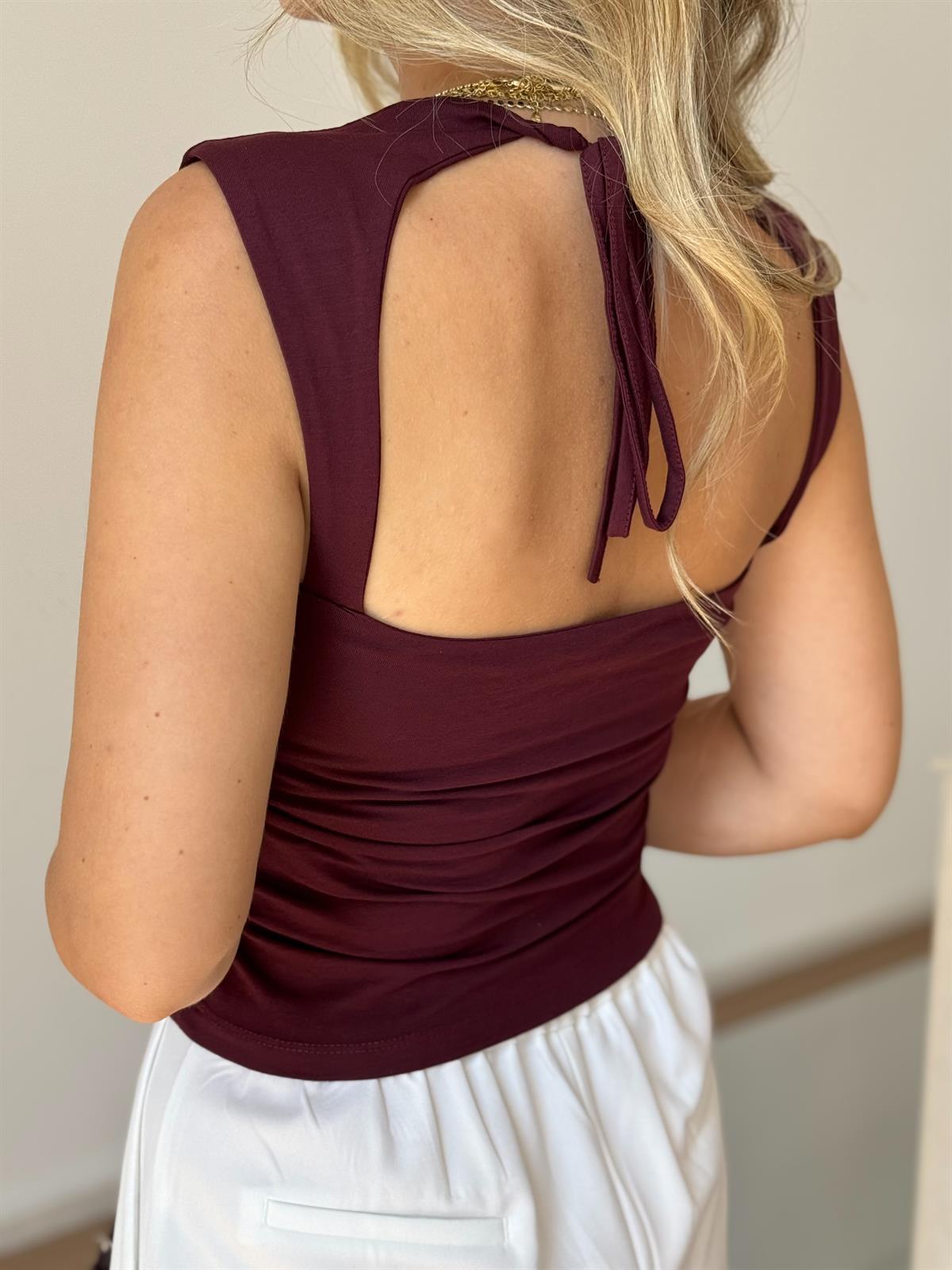 Dilvin Sırt Detaylı Top 