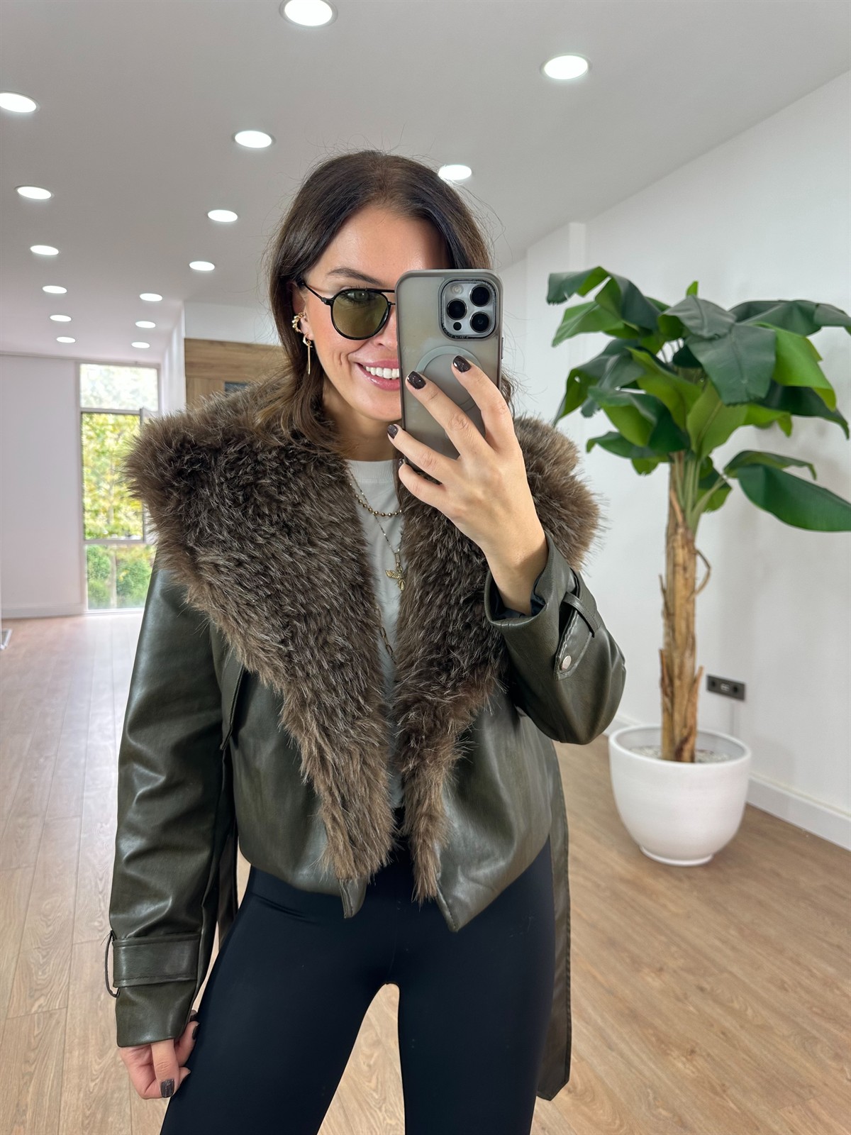 Dolgun Kürk Yaka Kısa Deri Ceket 