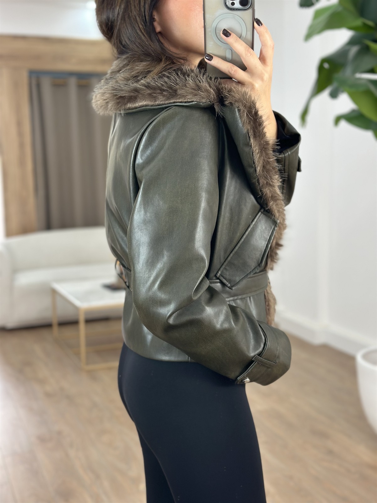 Dolgun Kürk Yaka Kısa Deri Ceket 