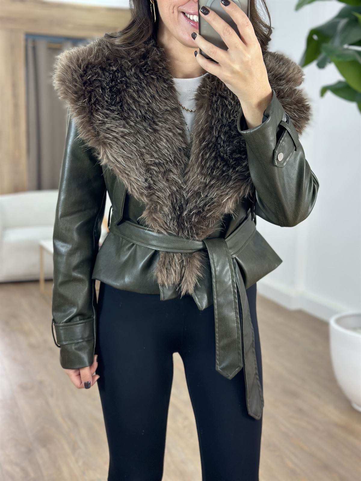 Dolgun Kürk Yaka Kısa Deri Ceket 