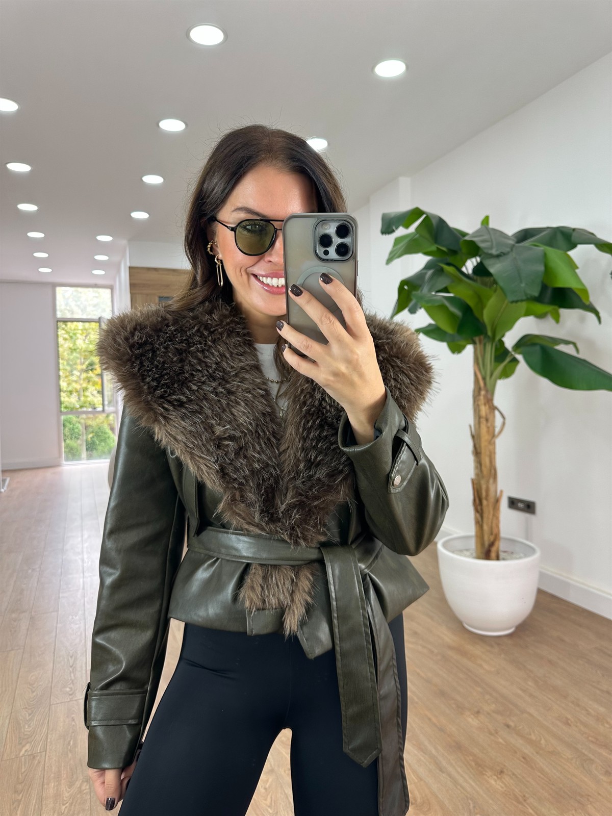 Dolgun Kürk Yaka Kısa Deri Ceket 