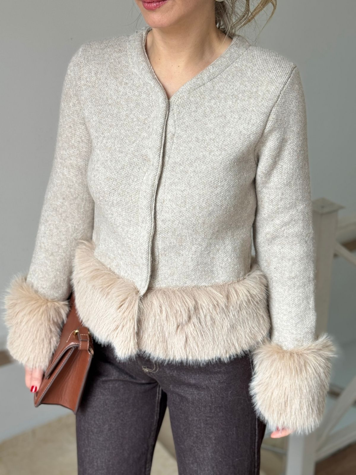 Beli ve Kolları Kürklü Triko Hırka - Krem