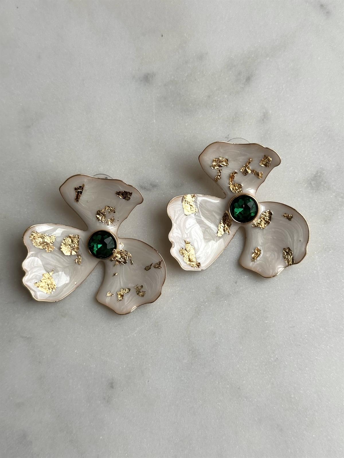 Ekru Gold Detay Yeşil Taşlı Çiçek Tasarım Küpe 4,5cm