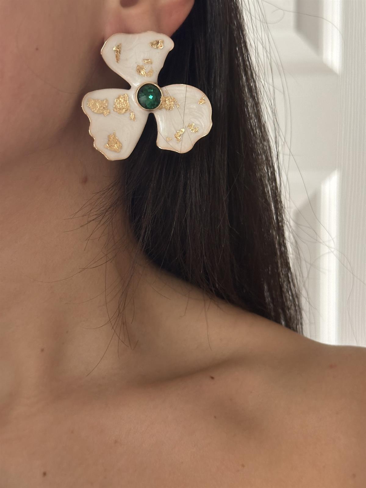 Ekru Gold Detay Yeşil Taşlı Çiçek Tasarım Küpe 4,5cm