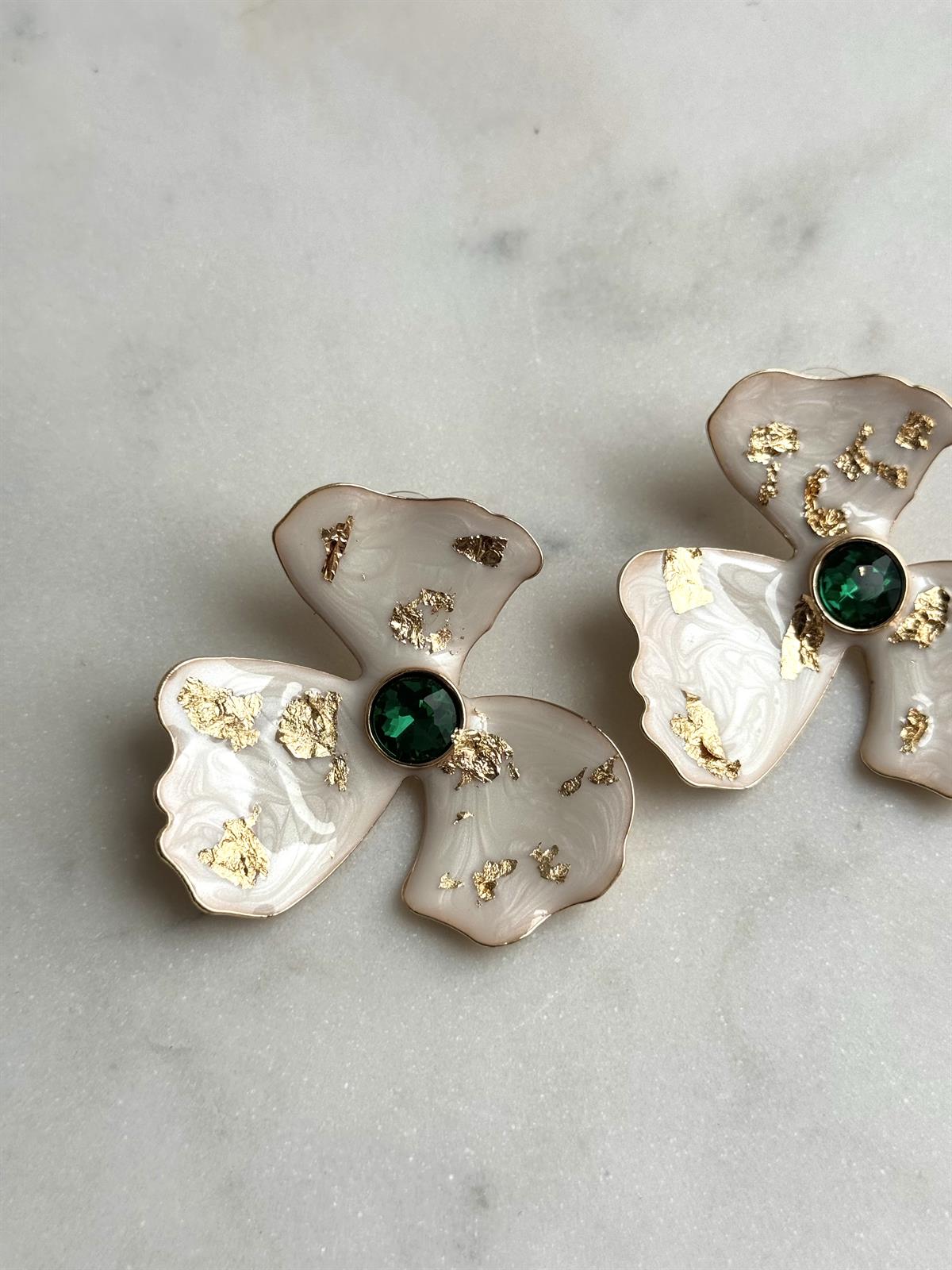 Ekru Gold Detay Yeşil Taşlı Çiçek Tasarım Küpe 4,5cm