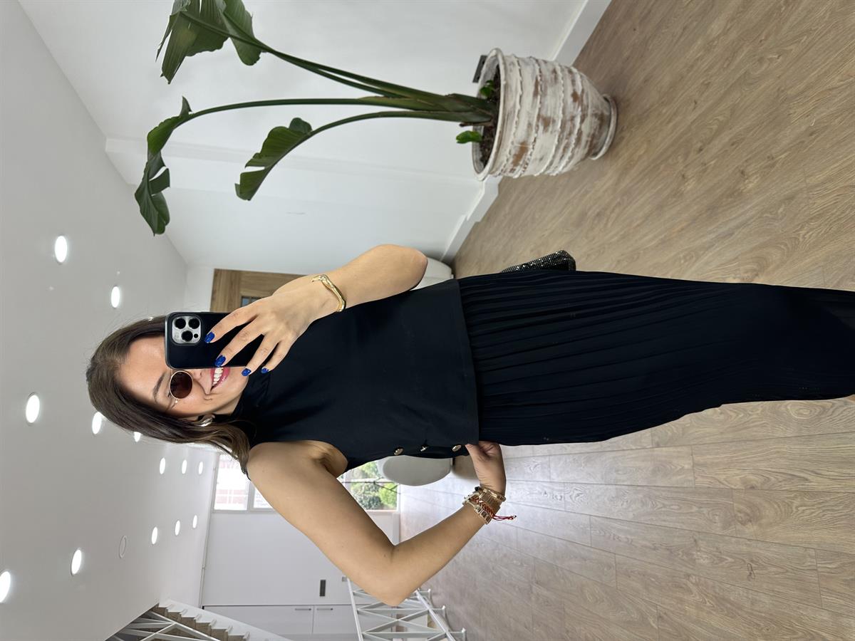 Eteği Piliseli Yanları Düğmeli Elbise